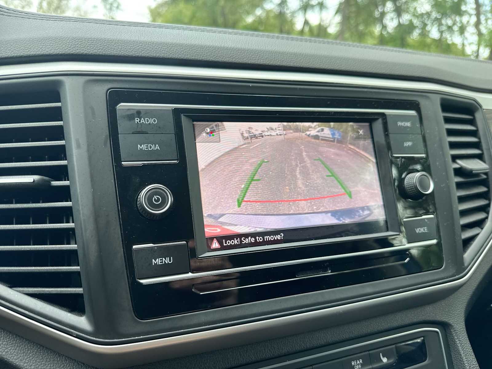 Thumbnail: 2022 Volkswagen Atlas - 27