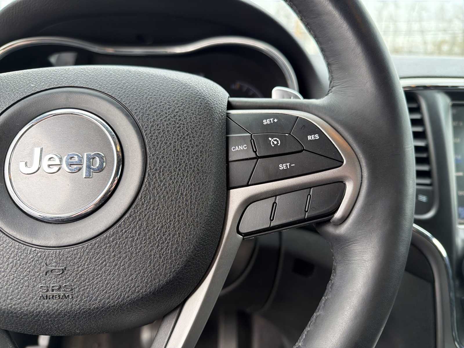 Thumbnail: 2017 Jeep Grand Cherokee - 24