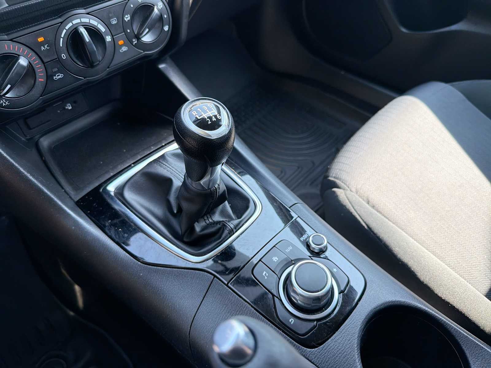 Thumbnail: 2016 Mazda Mazda3 - 29