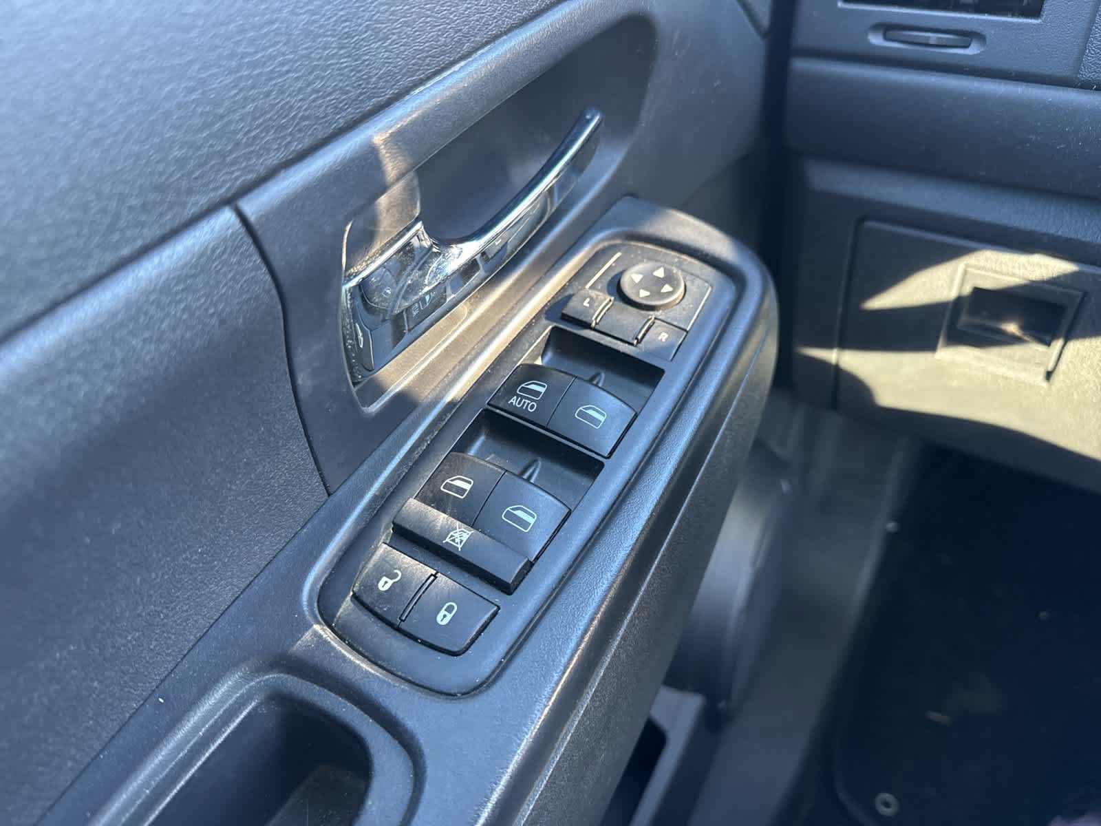 Thumbnail: 2011 Jeep Liberty - 17