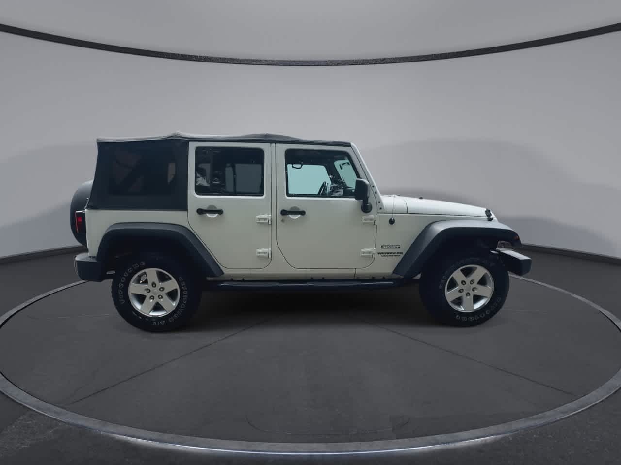 Thumbnail: 2010 Jeep Wrangler - 9