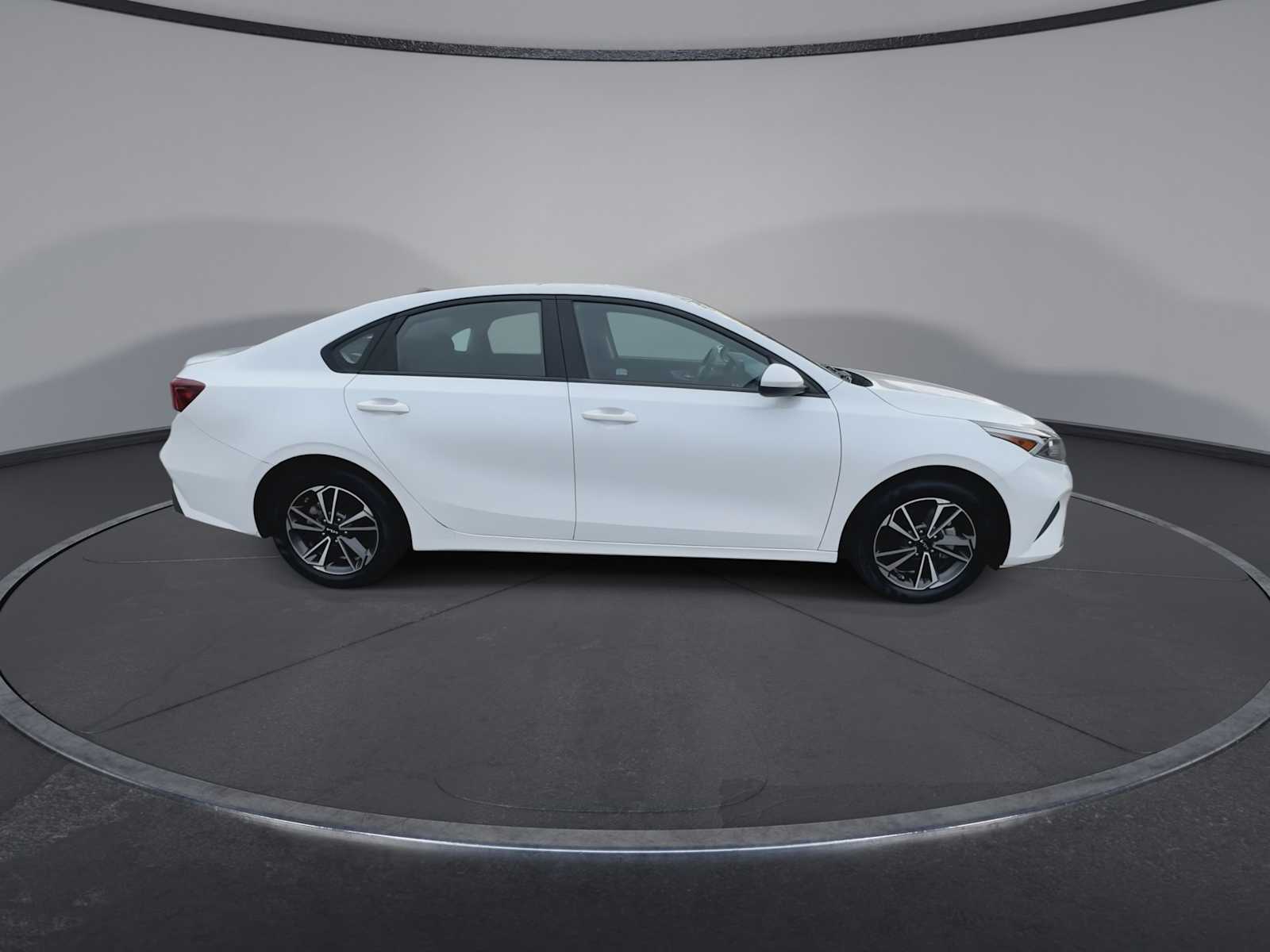 Thumbnail: 2022 Kia Forte - 9