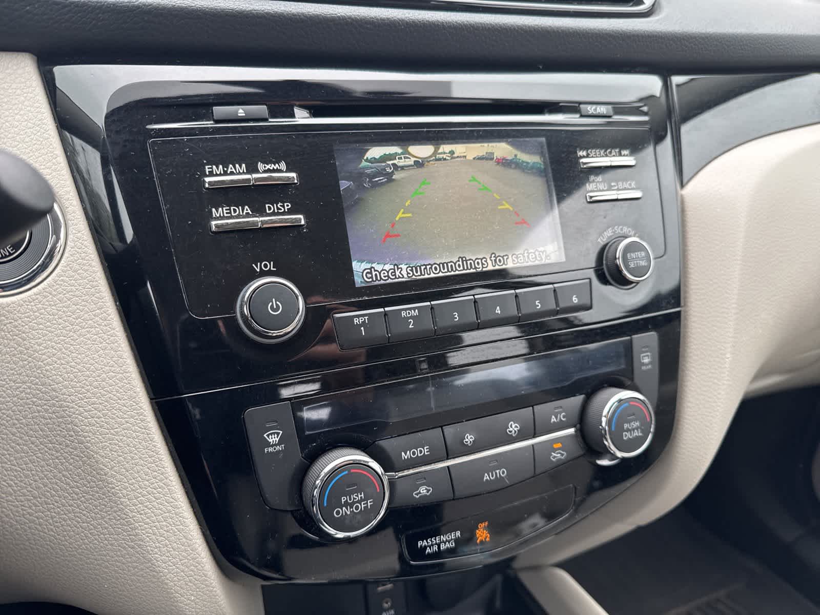 Thumbnail: 2018 Nissan Rogue Sport - 14