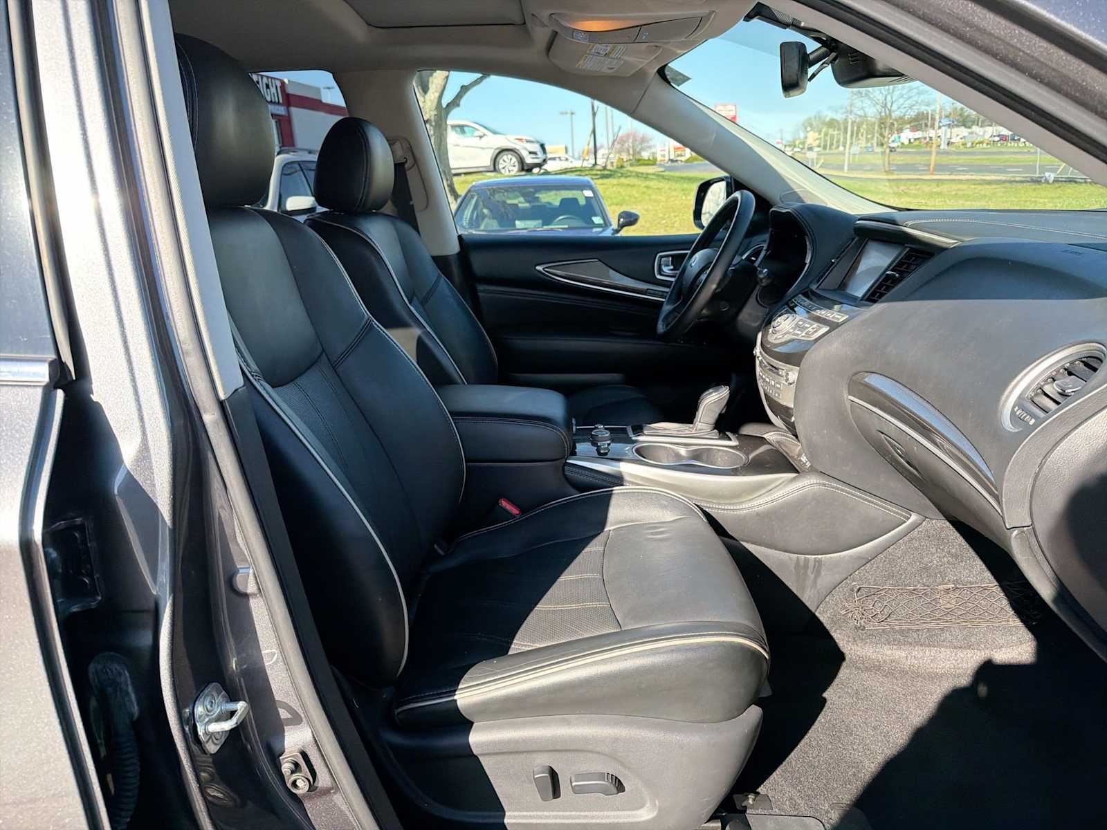 Thumbnail: 2019 INFINITI QX60 - 15