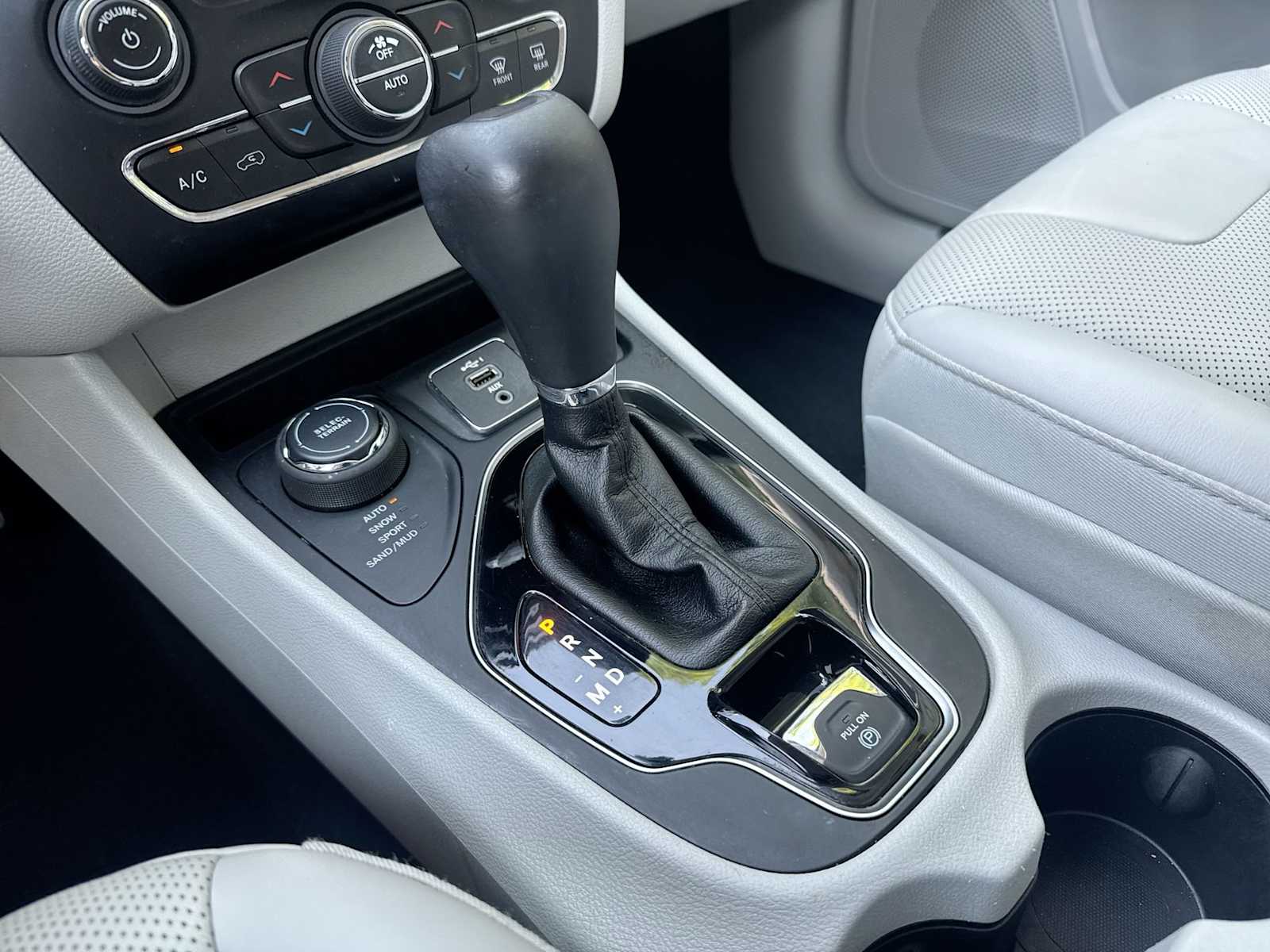 Thumbnail: 2020 Jeep Cherokee - 30