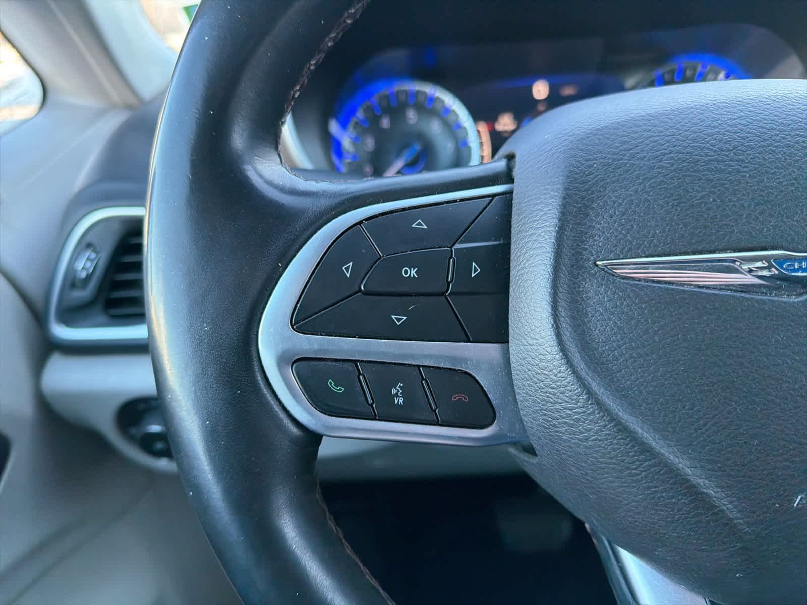 Thumbnail: 2018 Chrysler Pacifica - 16