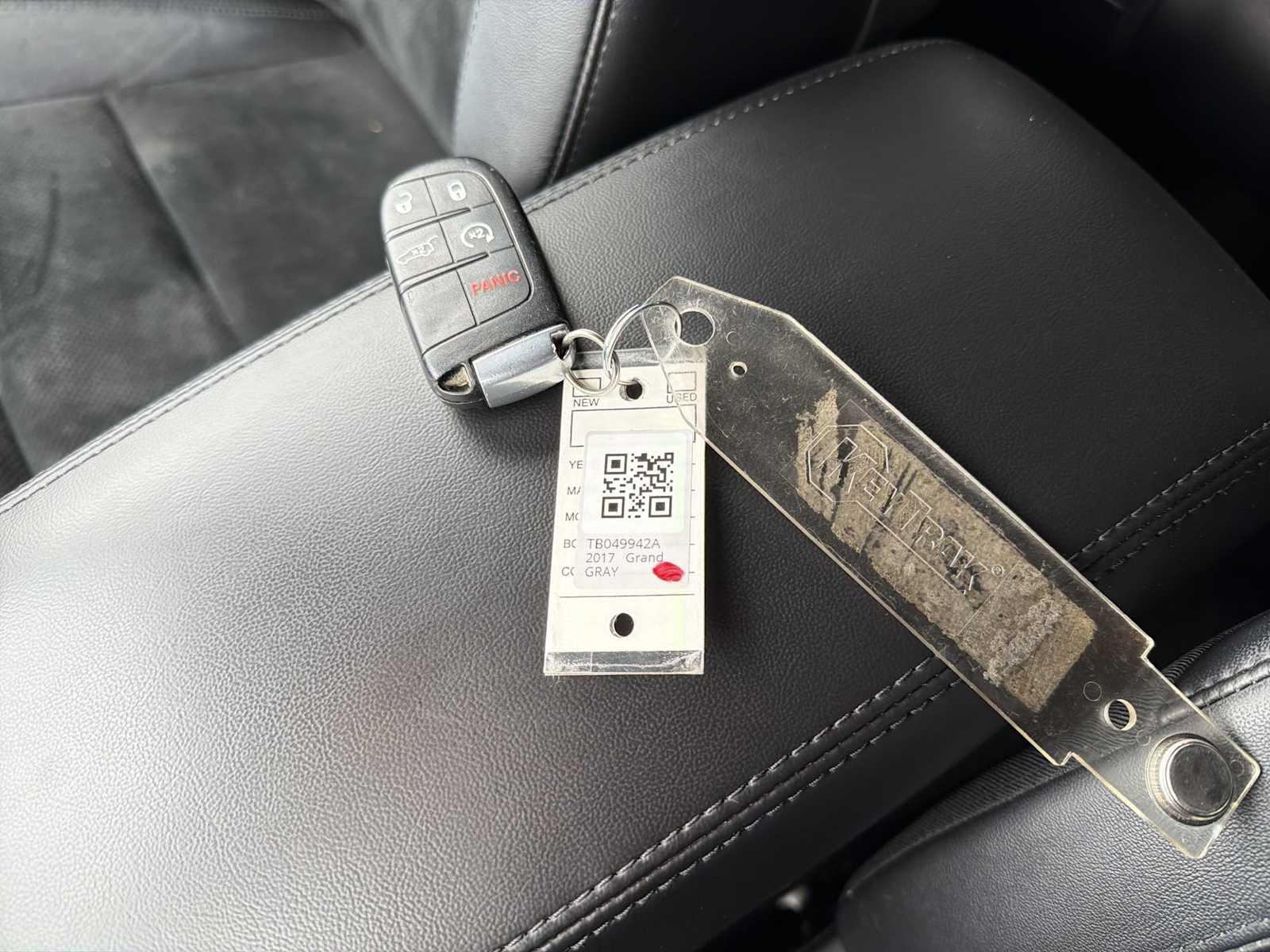 Thumbnail: 2017 Jeep Grand Cherokee - 32