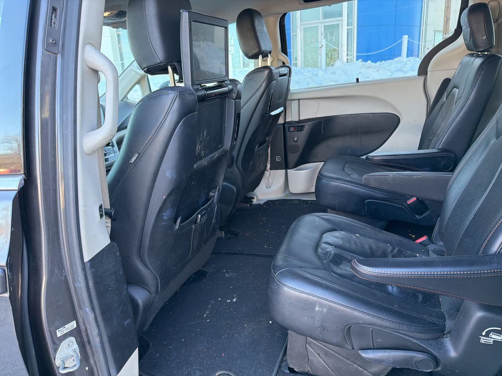 Thumbnail: 2018 Chrysler Pacifica - 9