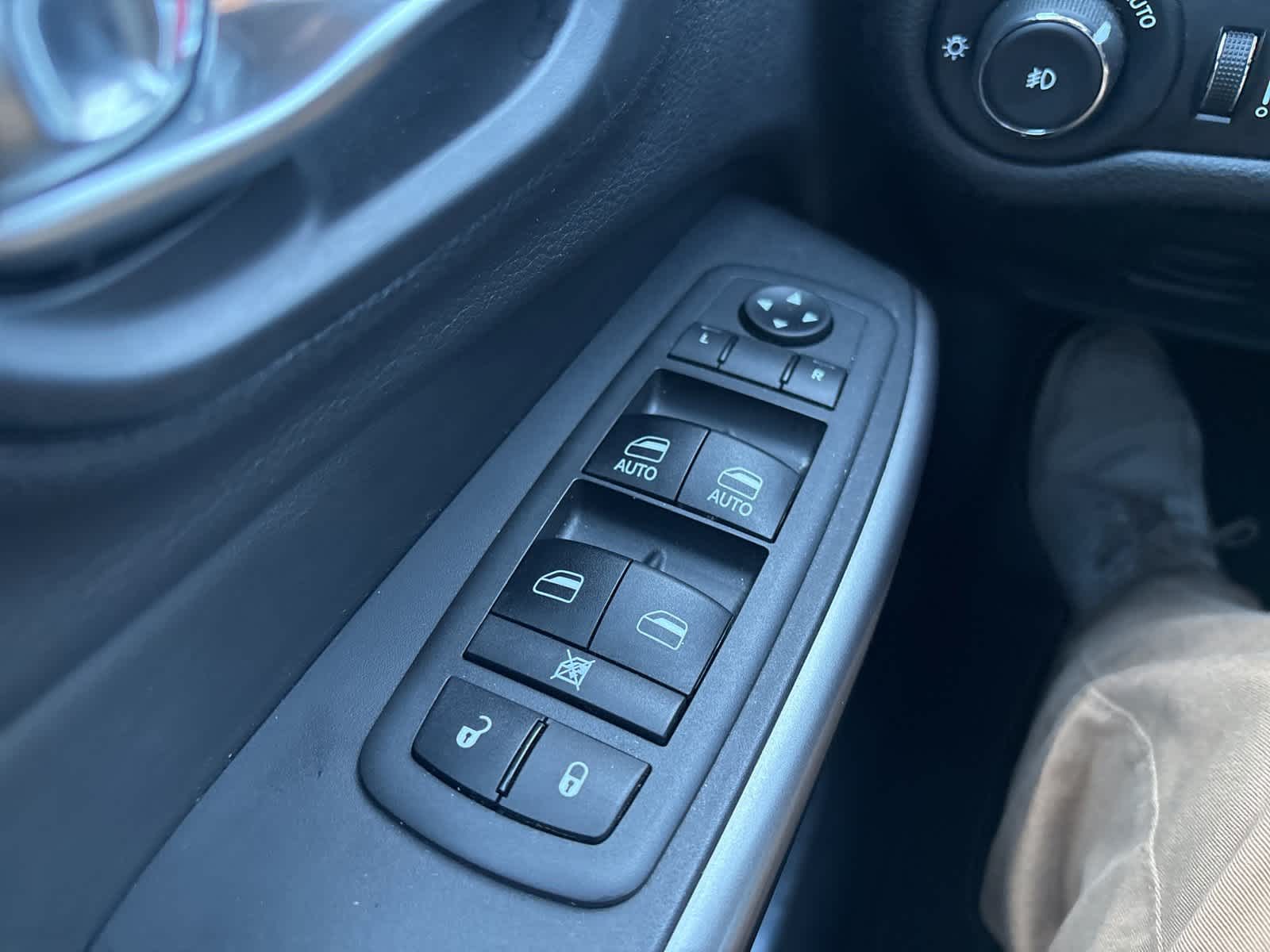 Thumbnail: 2019 Jeep Cherokee - 11