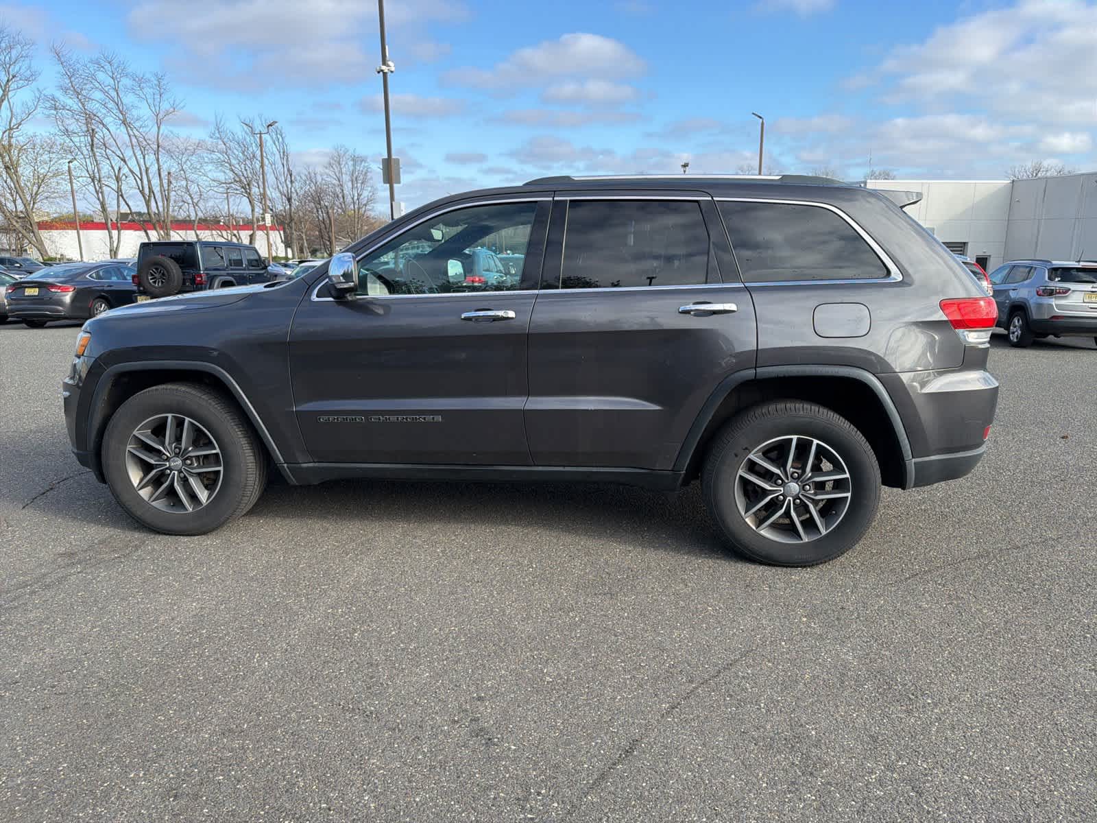 Thumbnail: 2017 Jeep Grand Cherokee - 2