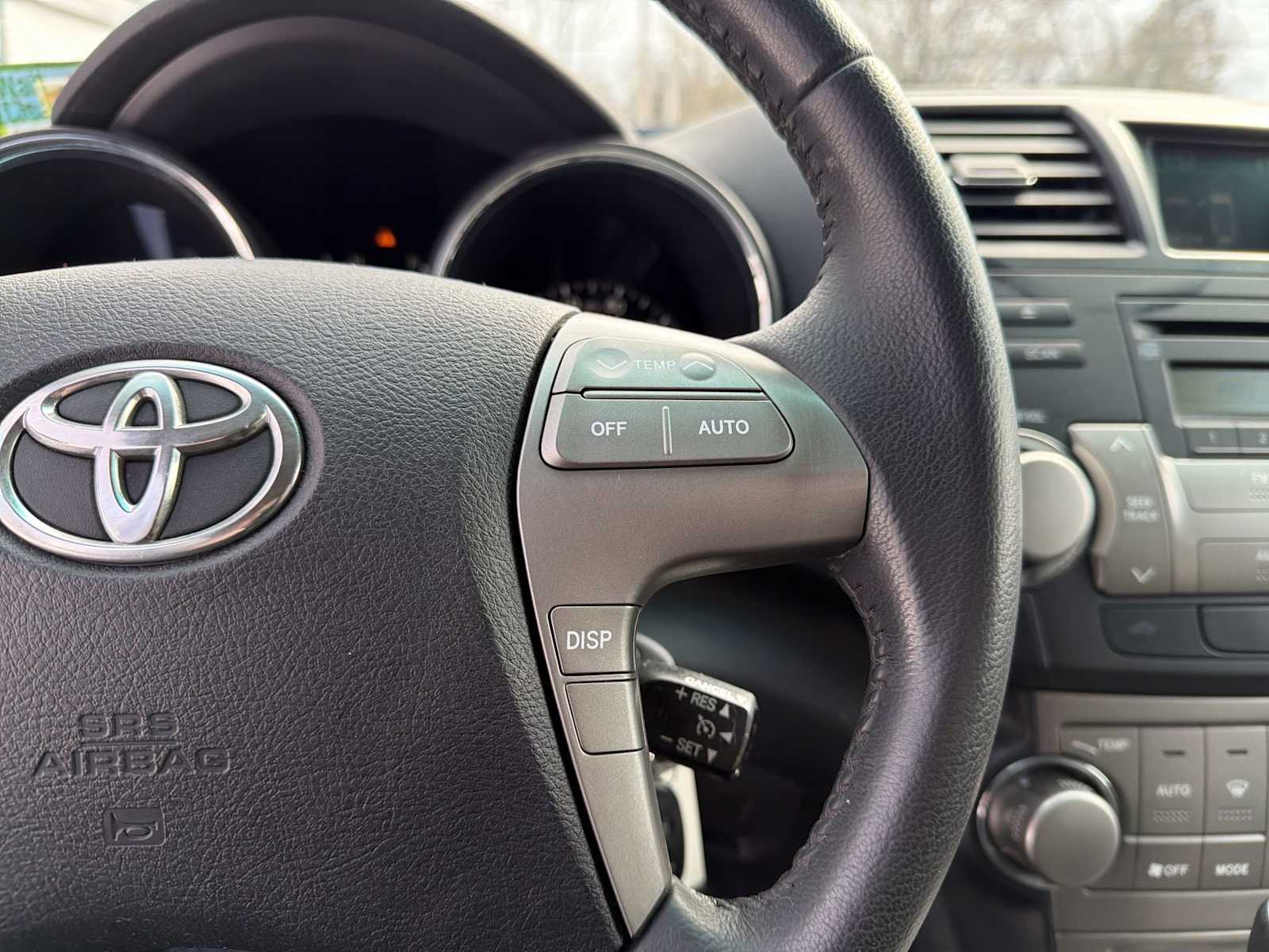 Thumbnail: 2010 Toyota Highlander - 26