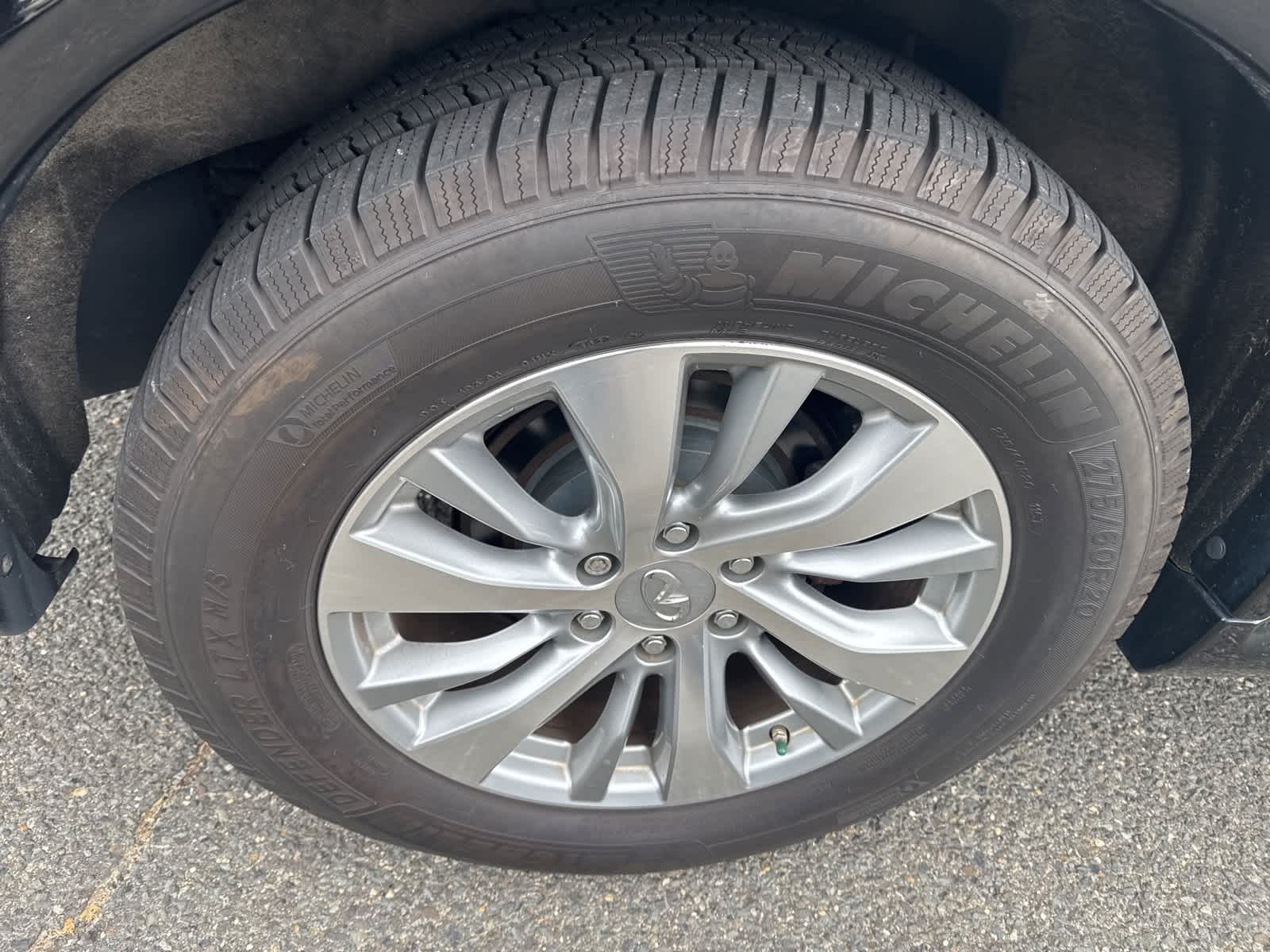 2016 INFINITI QX80  11