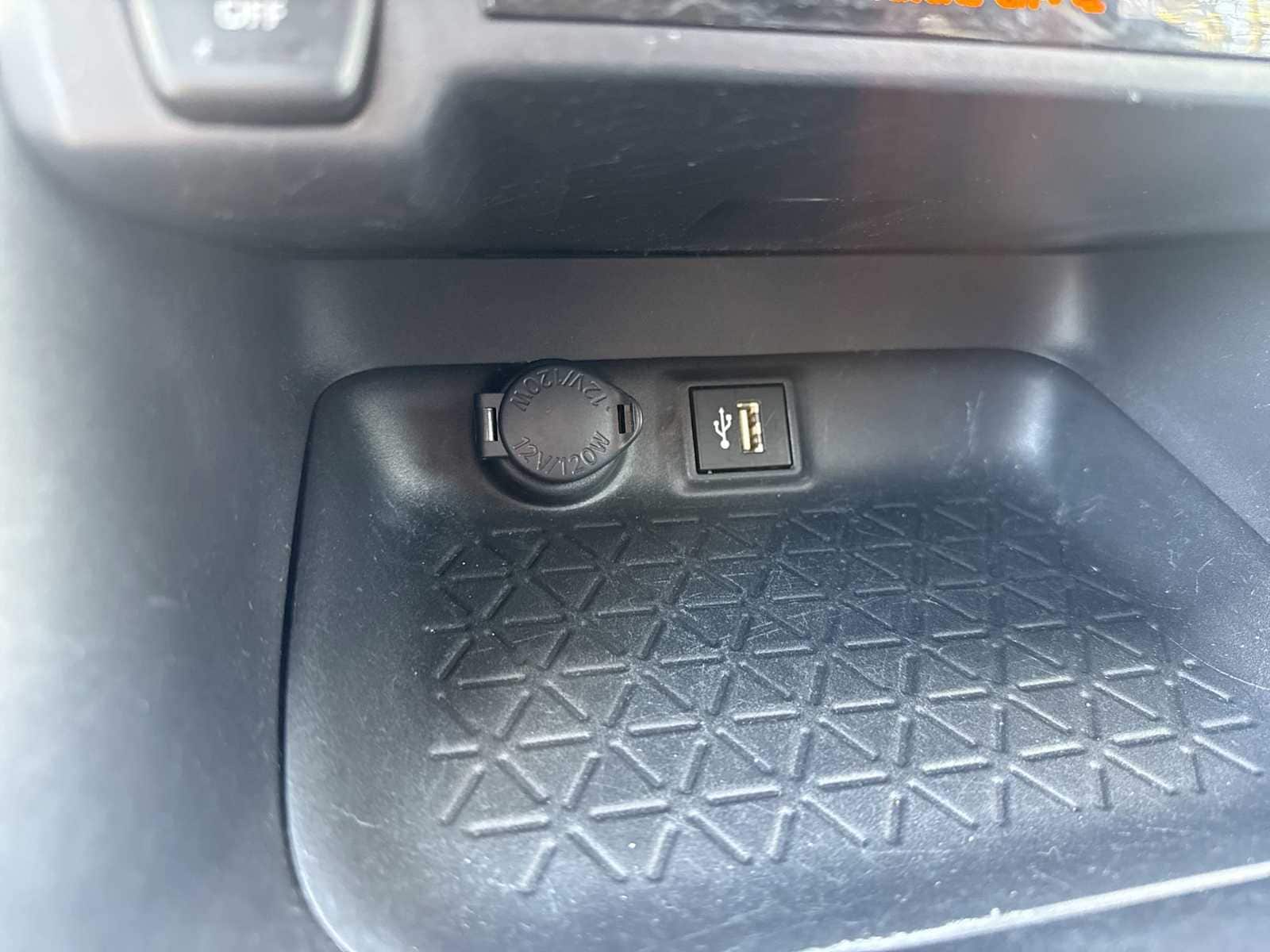 2024 Toyota RAV4 XLE 28
