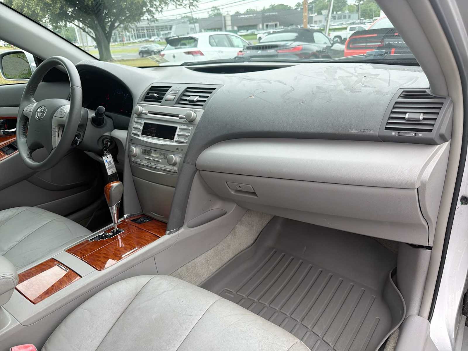 Thumbnail: 2010 Toyota Camry - 16