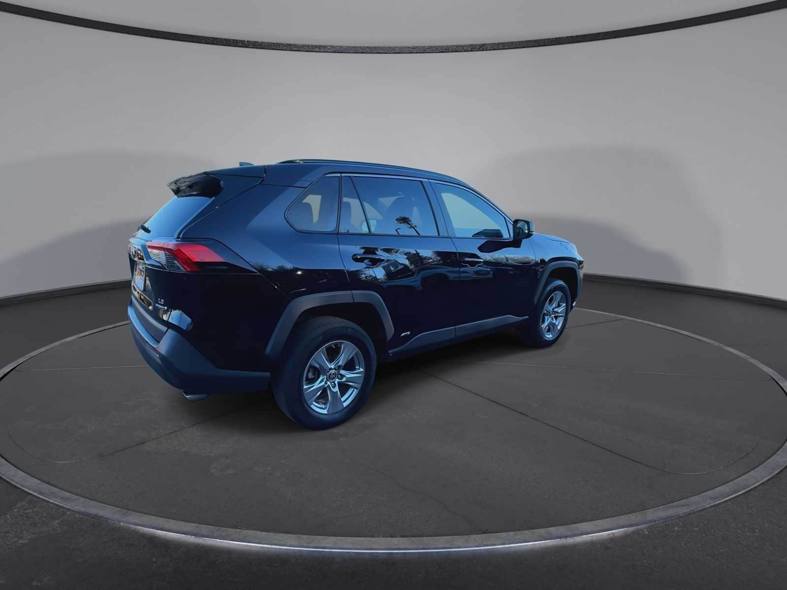 Thumbnail: 2022 Toyota RAV4 - 8