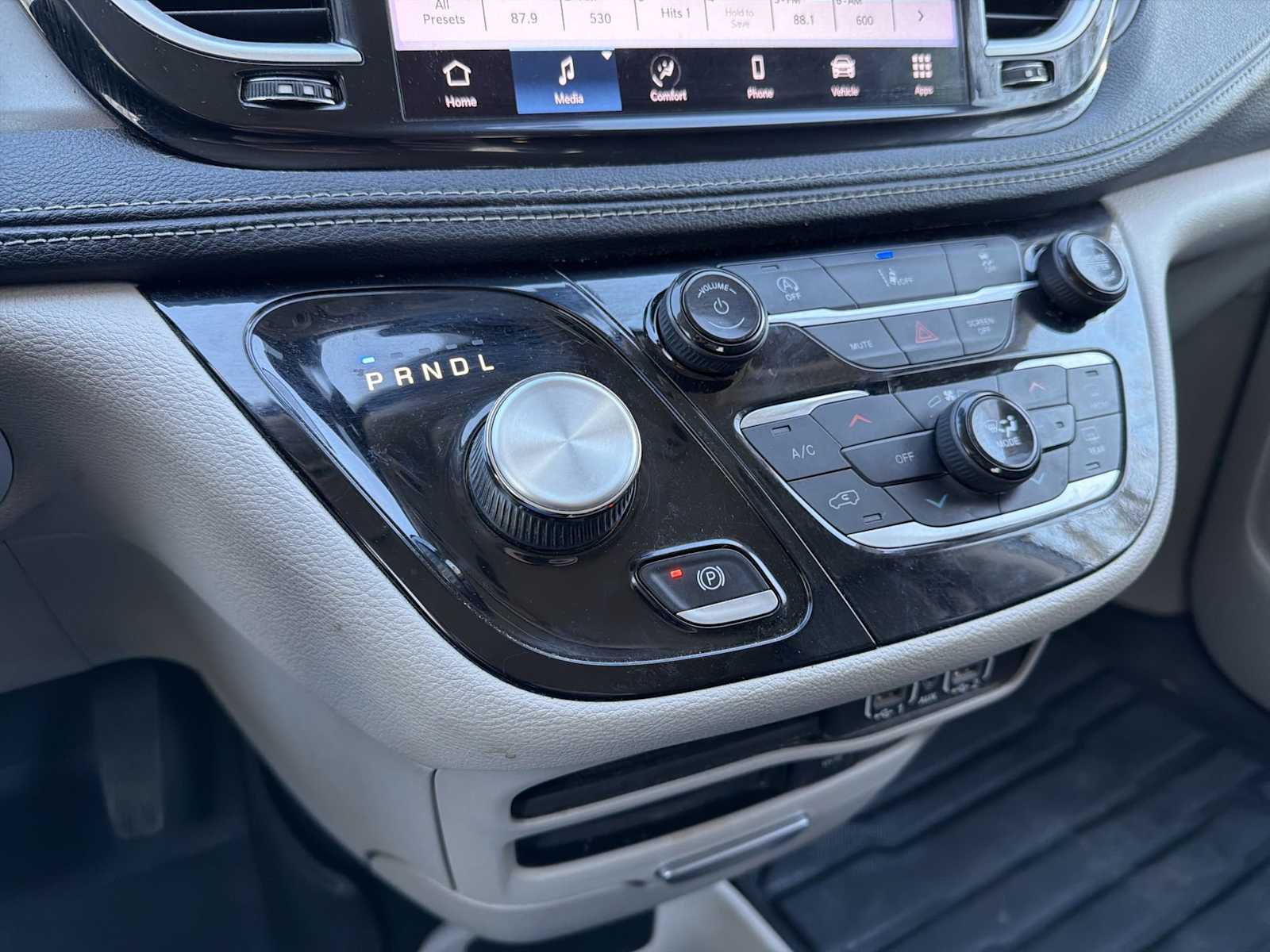 Thumbnail: 2022 Chrysler Pacifica - 30