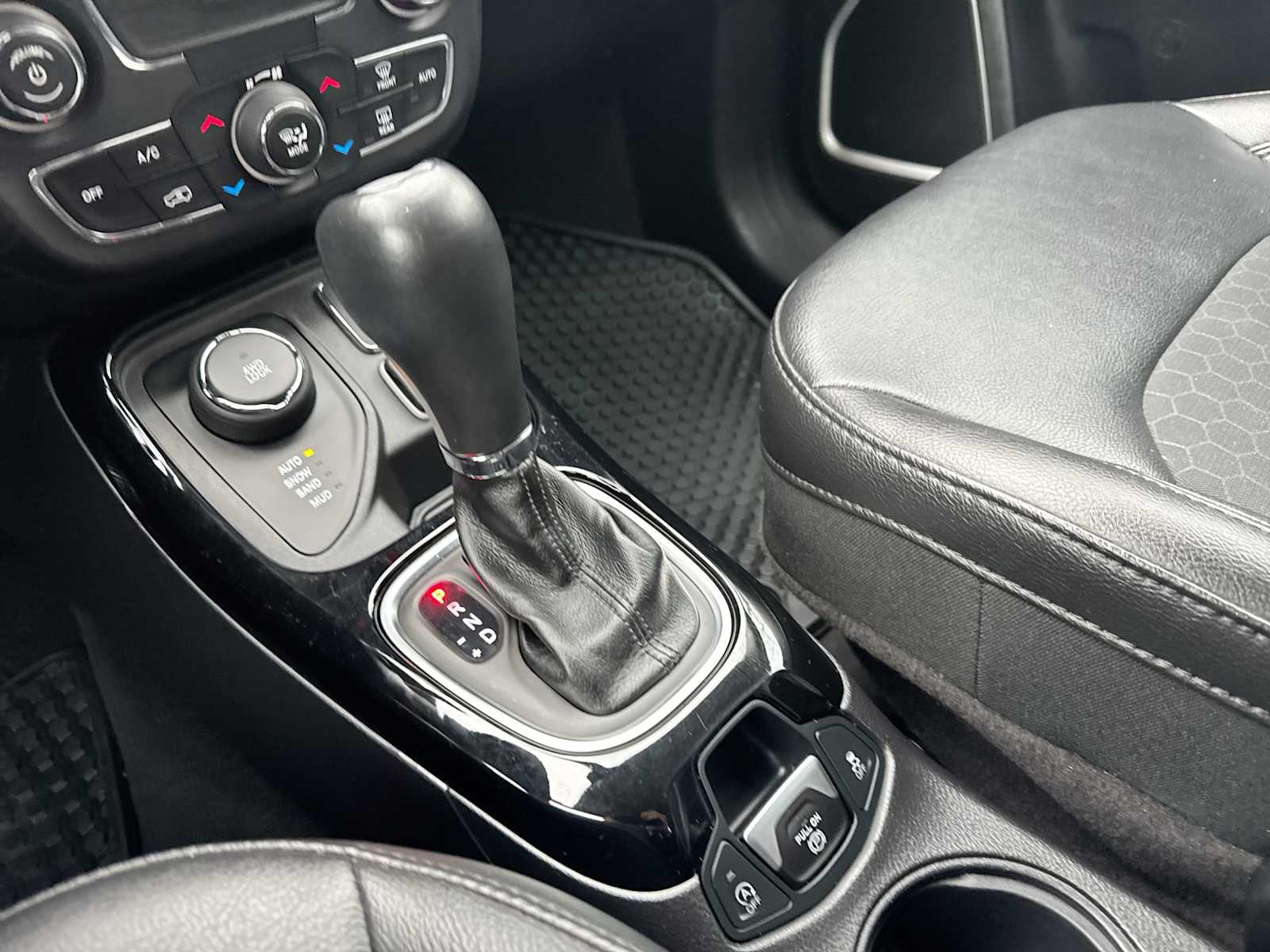 Thumbnail: 2019 Jeep Compass - 28