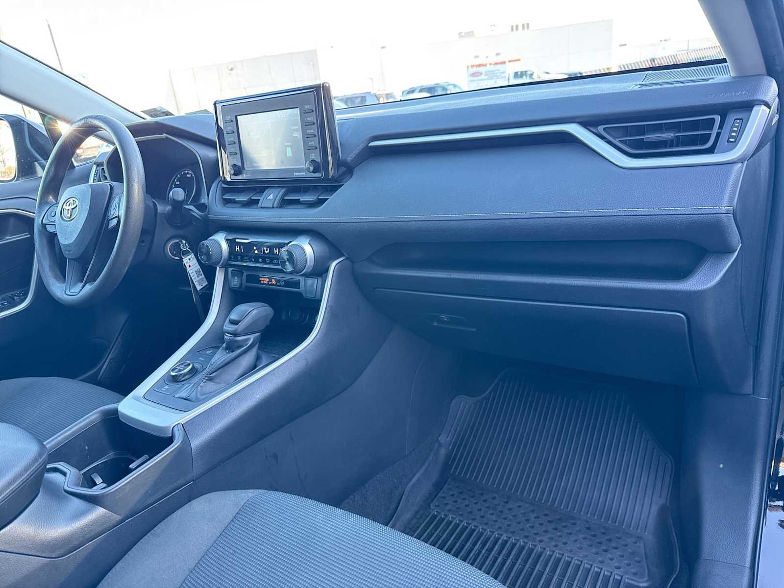 Thumbnail: 2022 Toyota RAV4 - 16