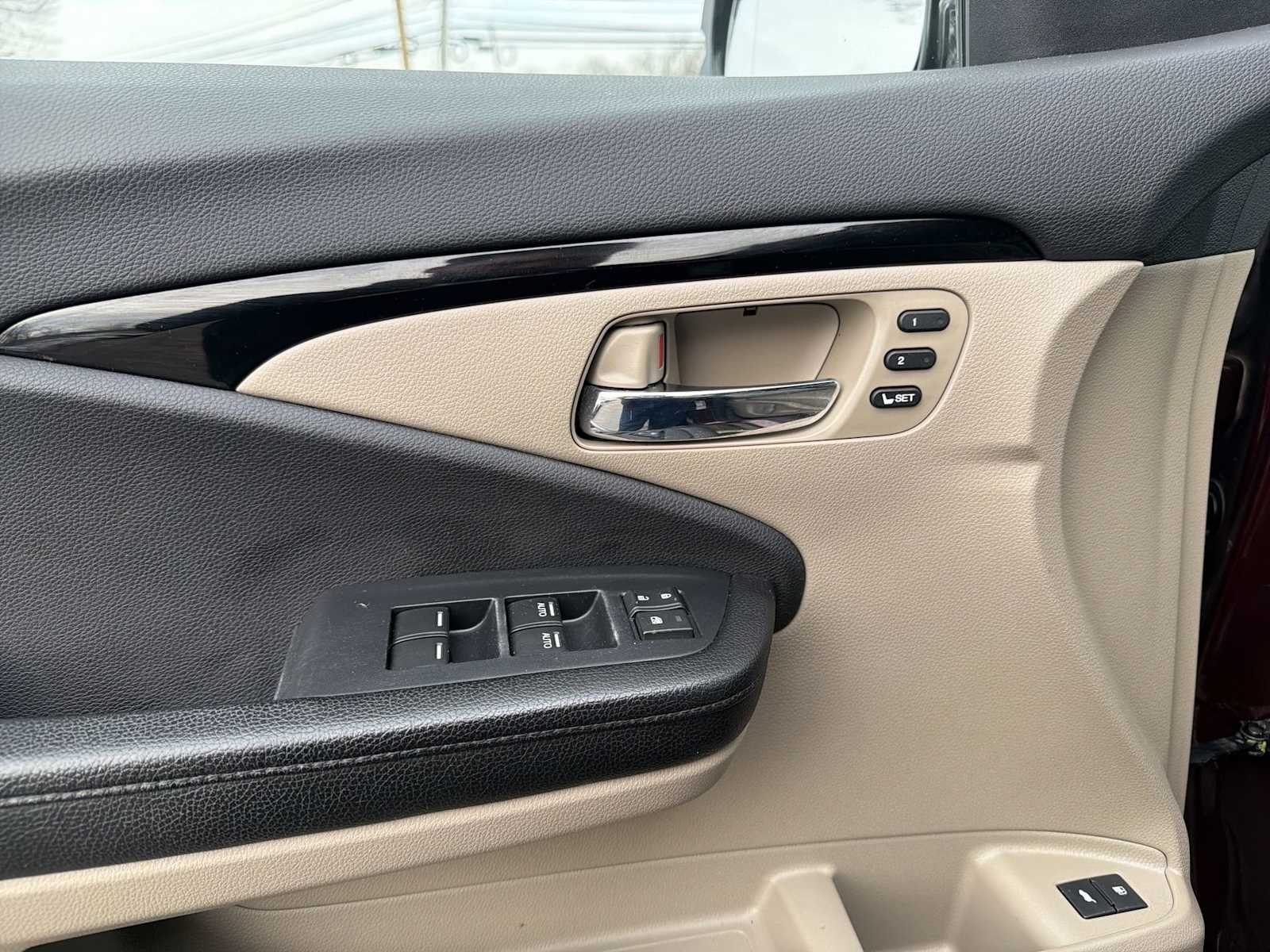 Thumbnail: 2016 Honda Pilot - 22