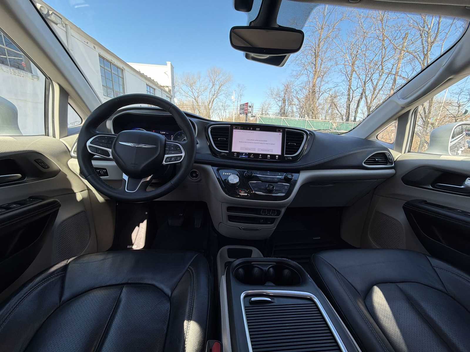 Thumbnail: 2022 Chrysler Pacifica - 20