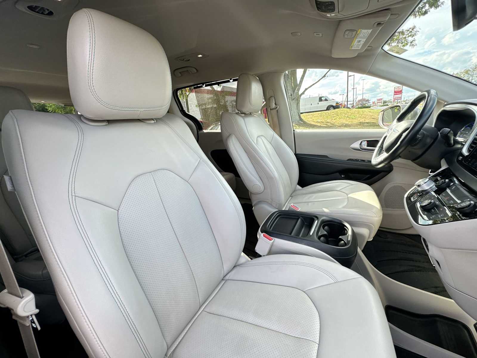 Thumbnail: 2018 Chrysler Pacifica - 17