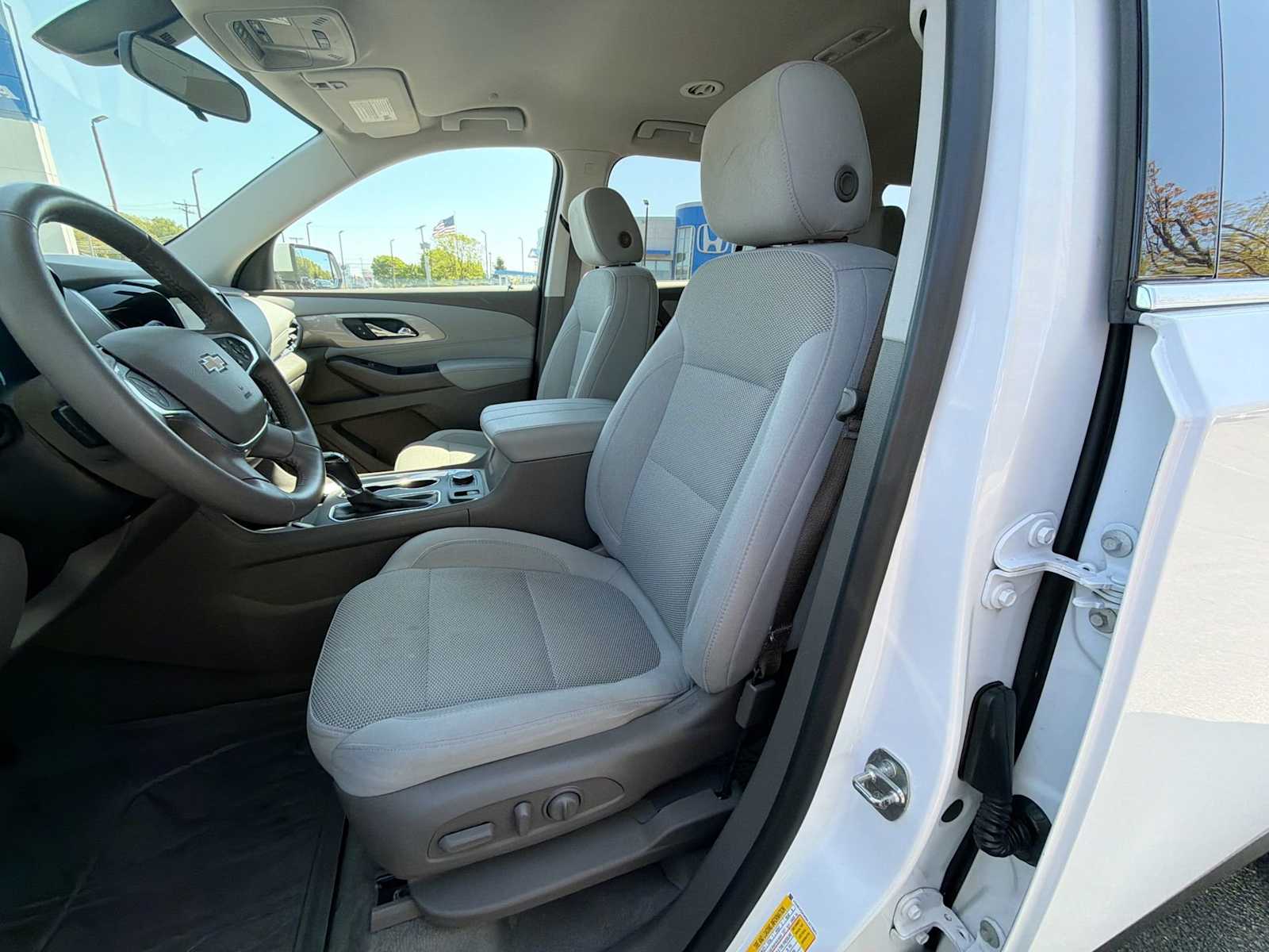 Thumbnail: 2019 Chevrolet Traverse - 21