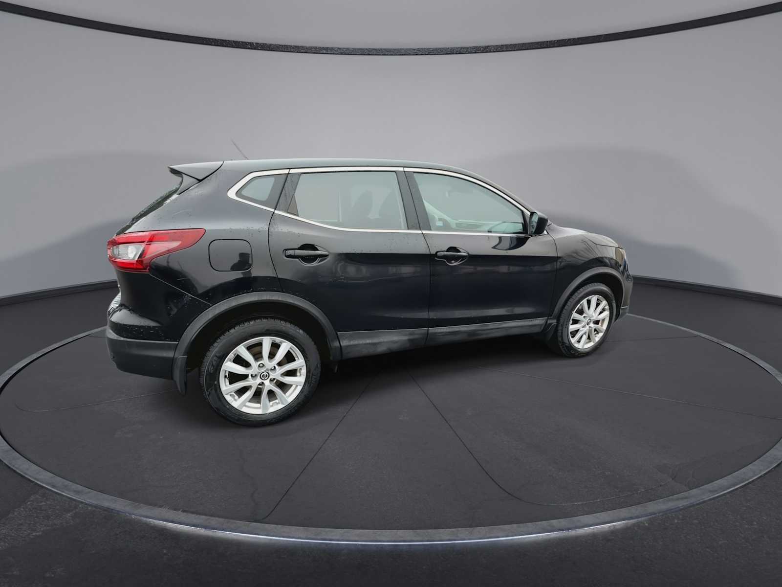 Thumbnail: 2020 Nissan Rogue Sport - 8