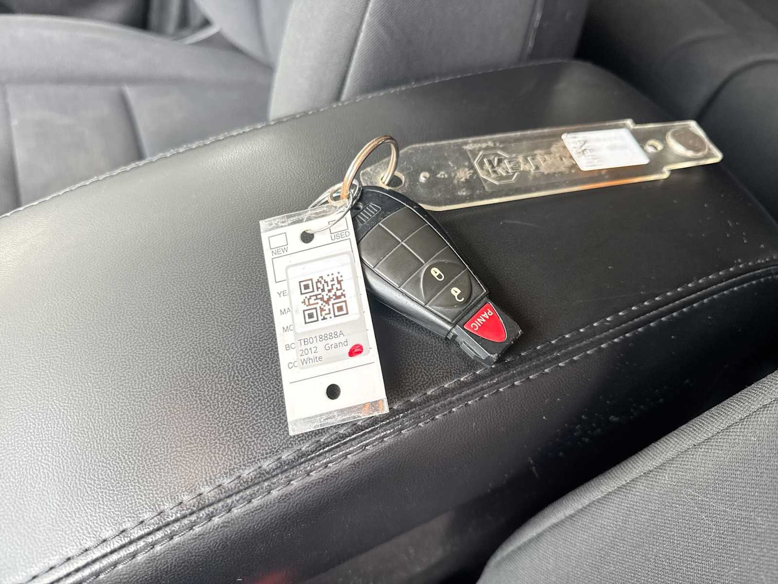 Thumbnail: 2012 Jeep Grand Cherokee - 32