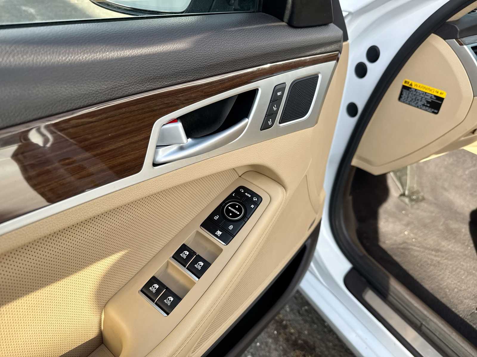 Thumbnail: 2015 Hyundai Genesis - 22