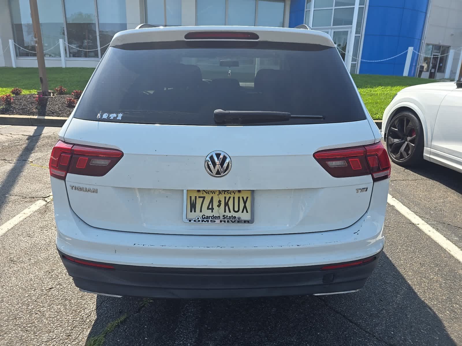 Thumbnail: 2018 Volkswagen Tiguan - 6