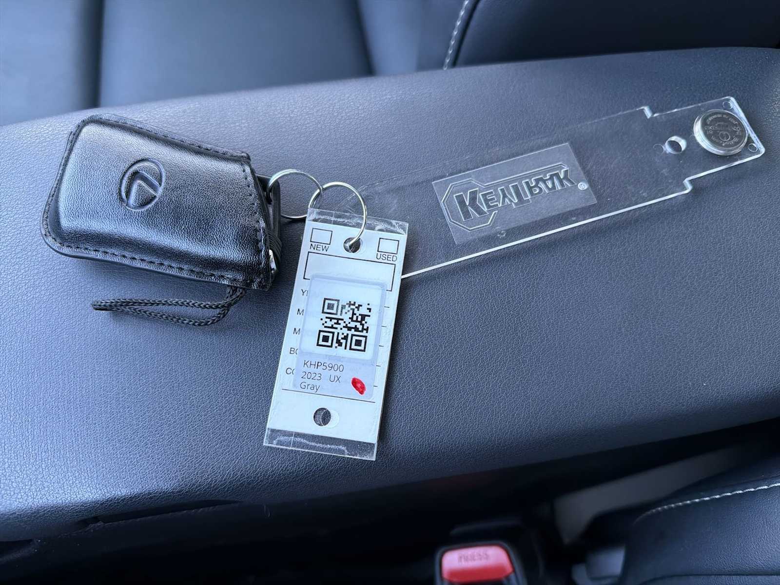 Thumbnail: 2023 Lexus UX - 32