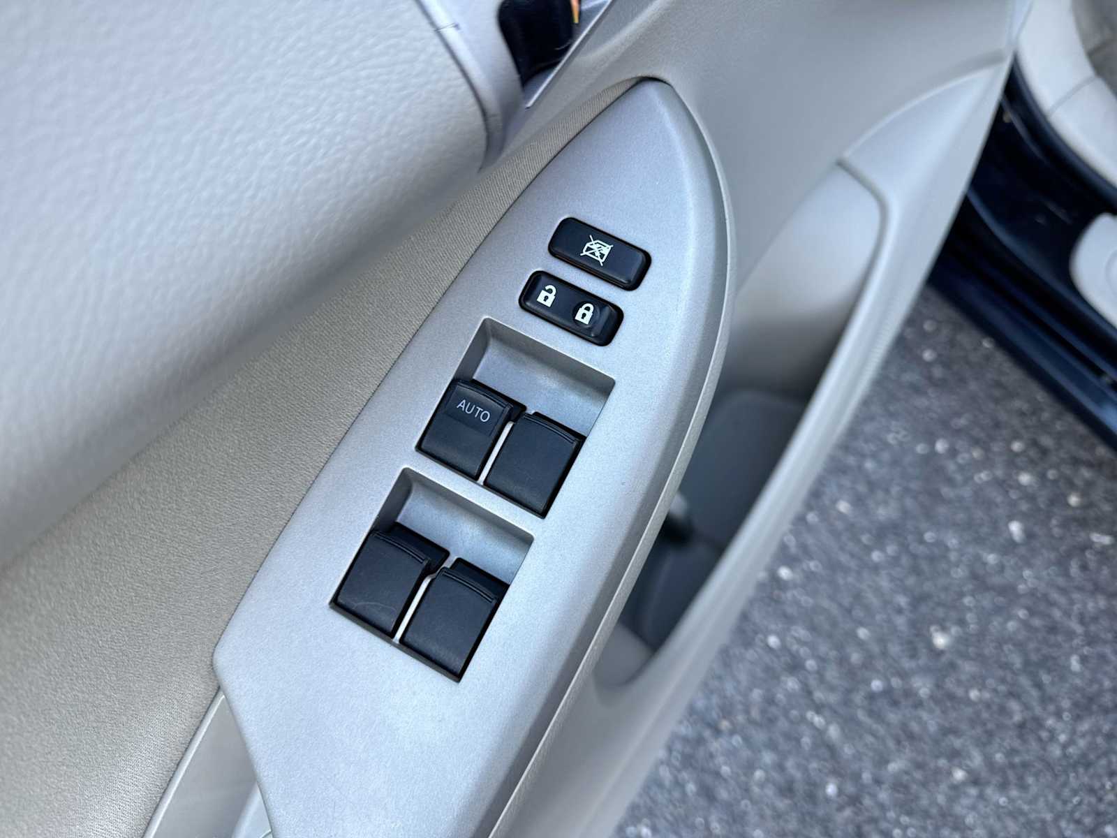 Thumbnail: 2010 Toyota Corolla - 21