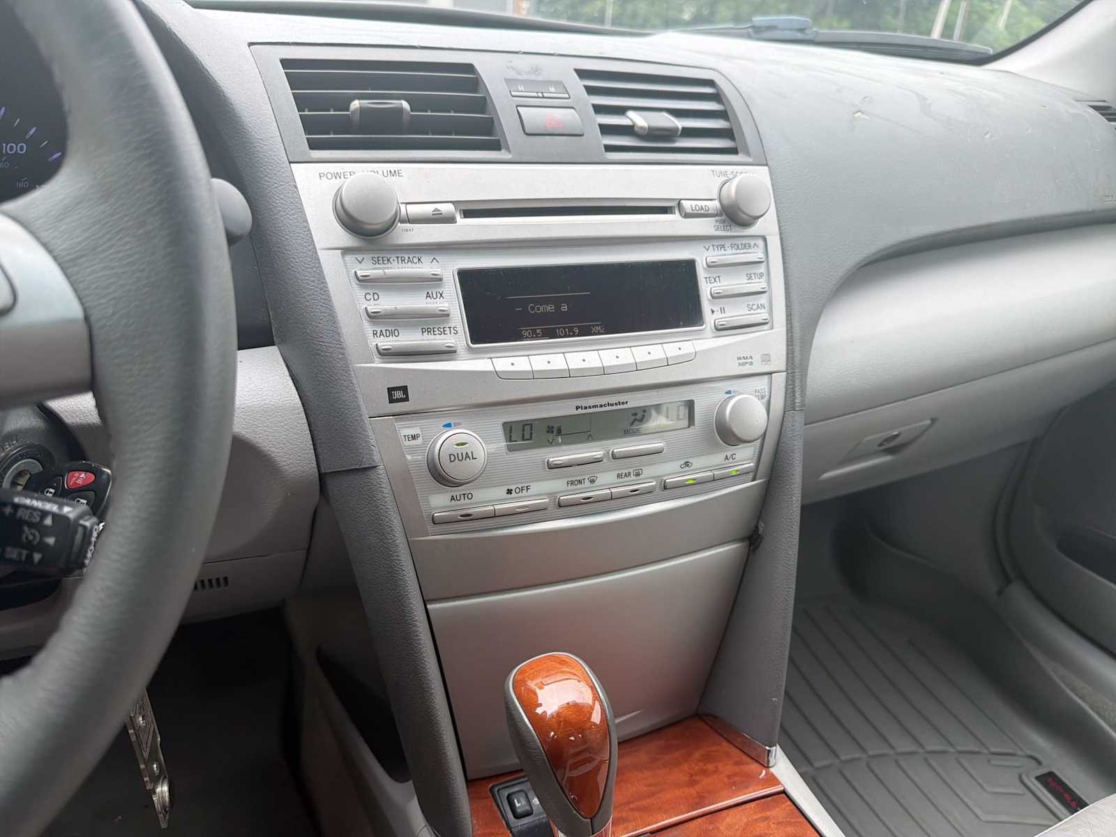 Thumbnail: 2010 Toyota Camry - 27