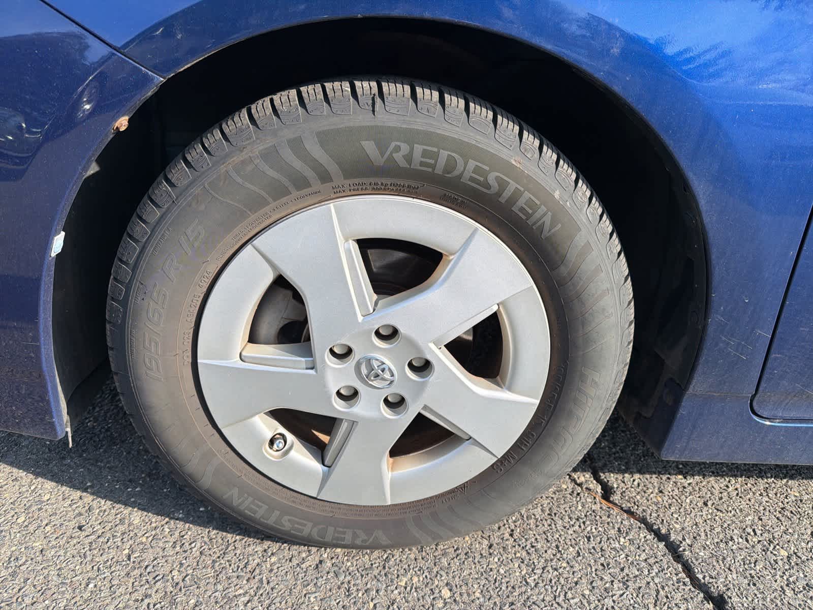 Thumbnail: 2011 Toyota Prius - 18