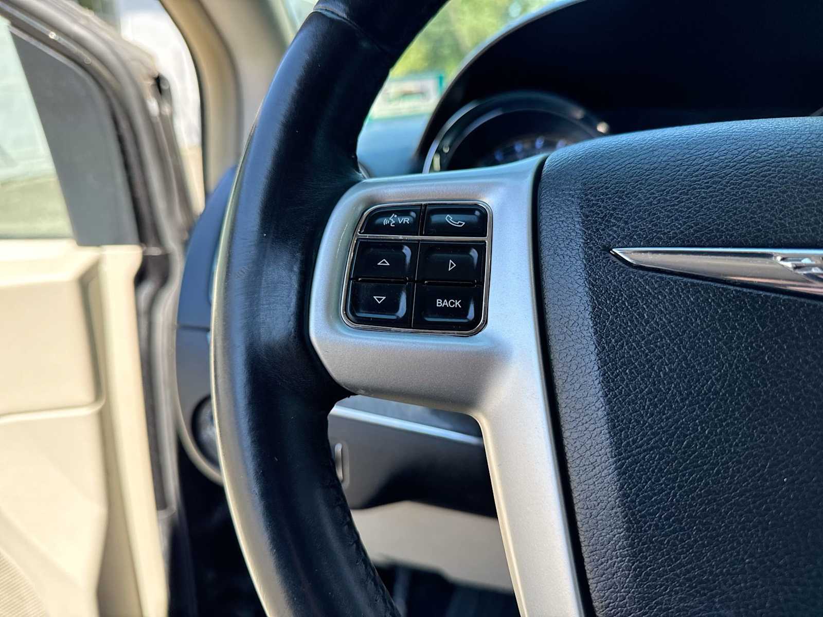 Thumbnail: 2014 Chrysler Town & Country - 24