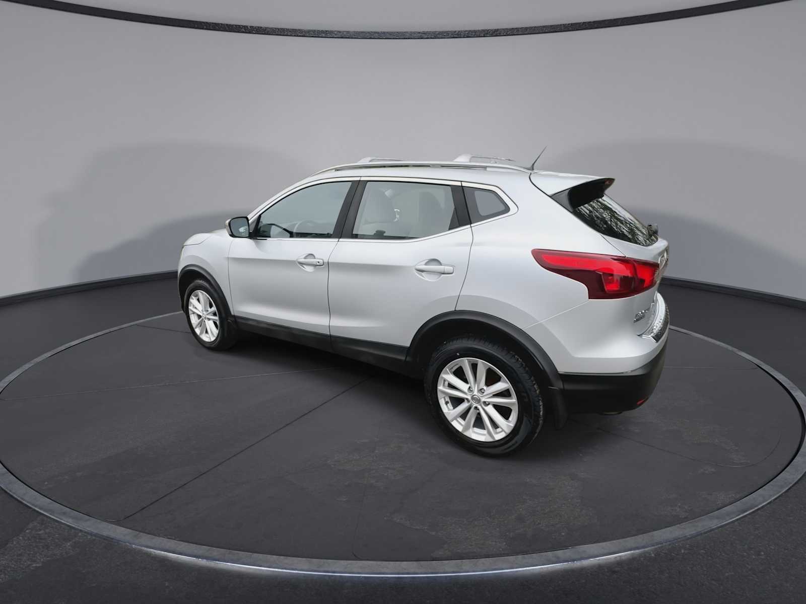 Thumbnail: 2018 Nissan Rogue Sport - 6