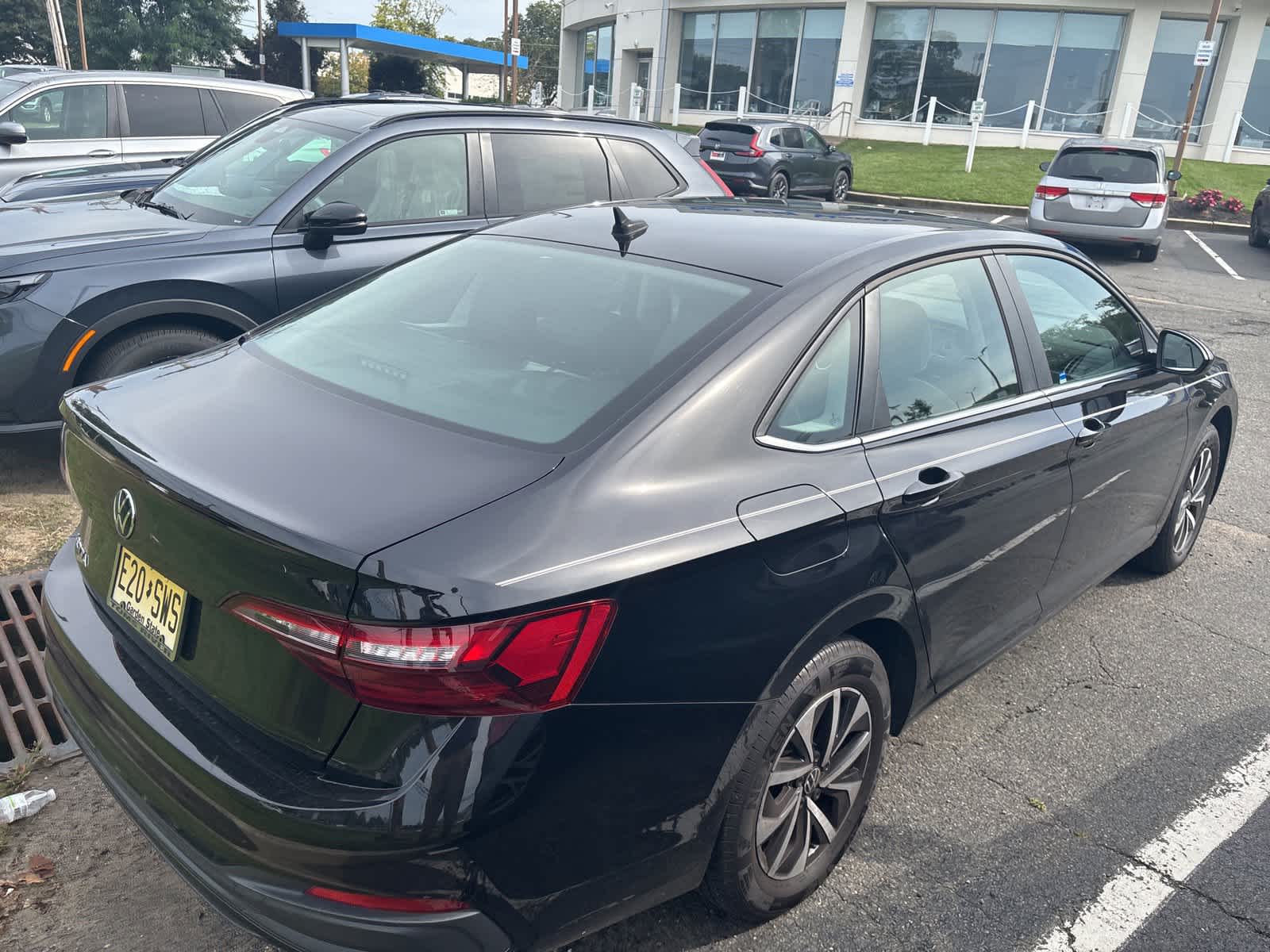Thumbnail: 2024 Volkswagen Jetta - 3