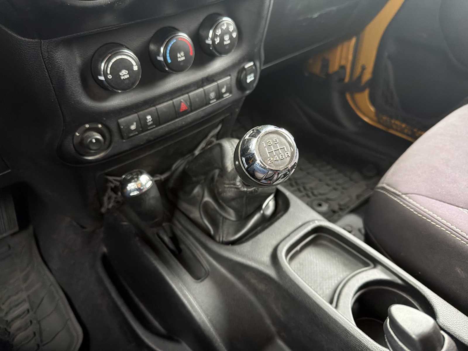 Thumbnail: 2014 Jeep Wrangler - 29