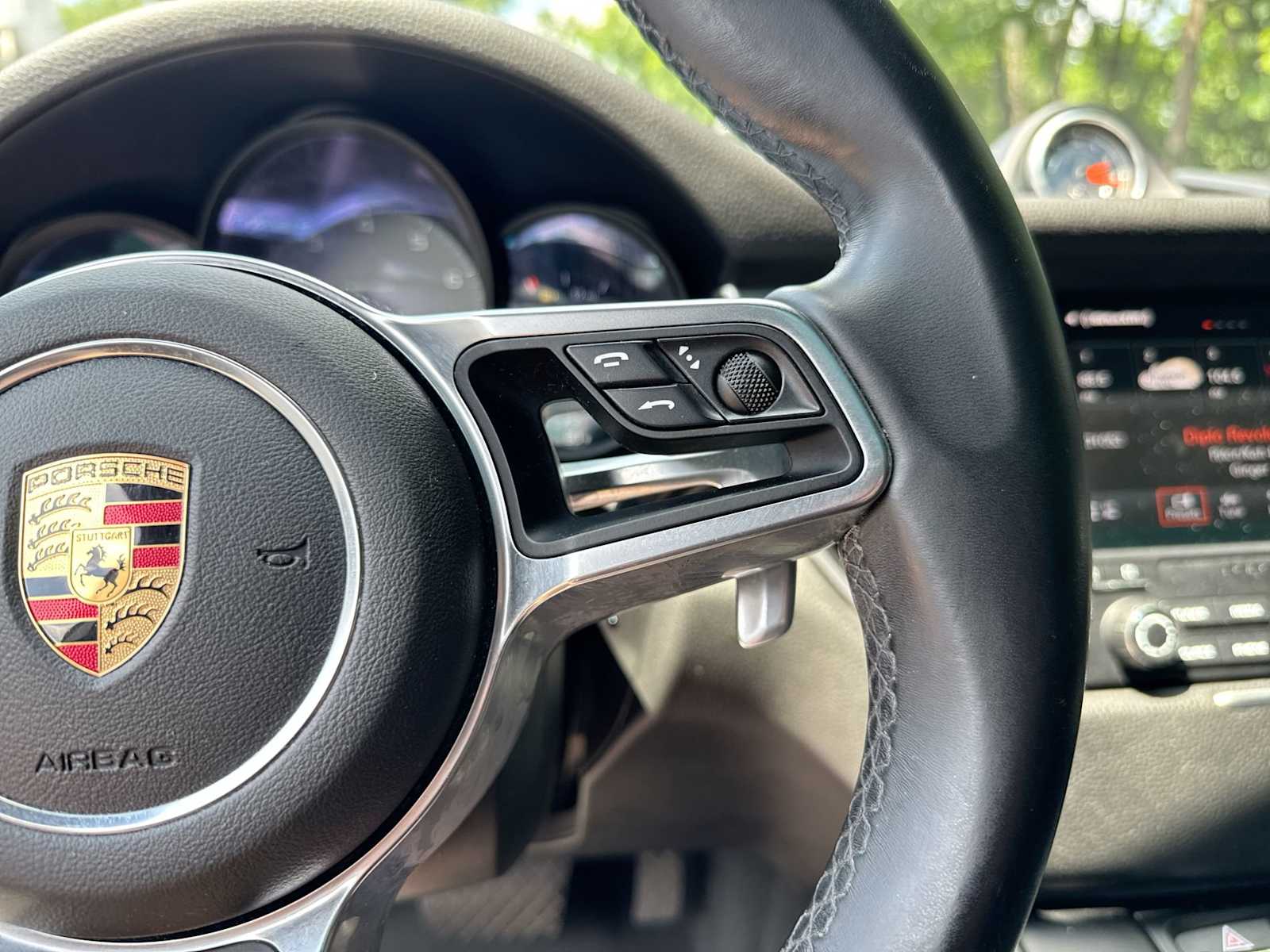 Thumbnail: 2018 Porsche Macan - 25