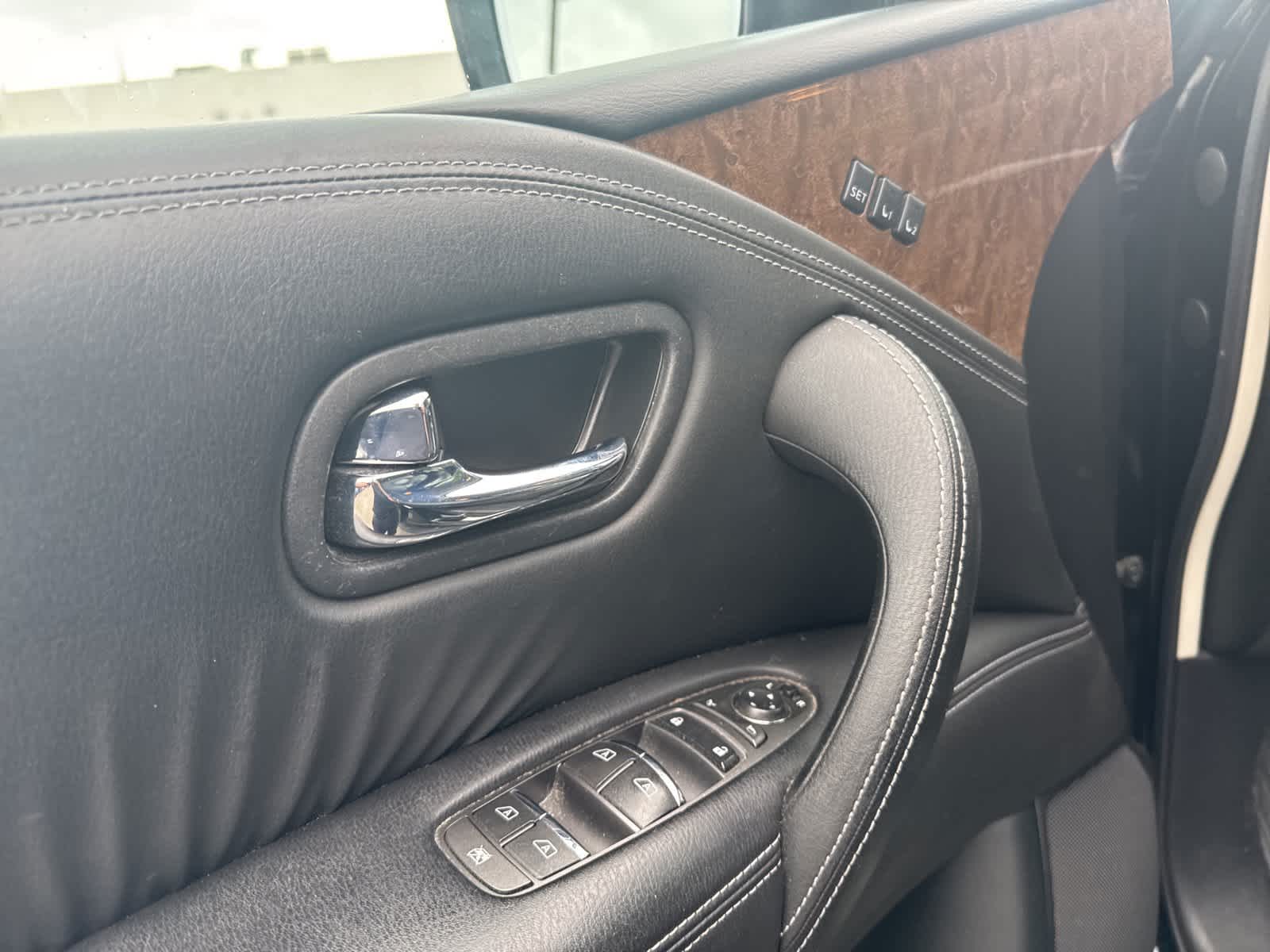 2016 INFINITI QX80  14