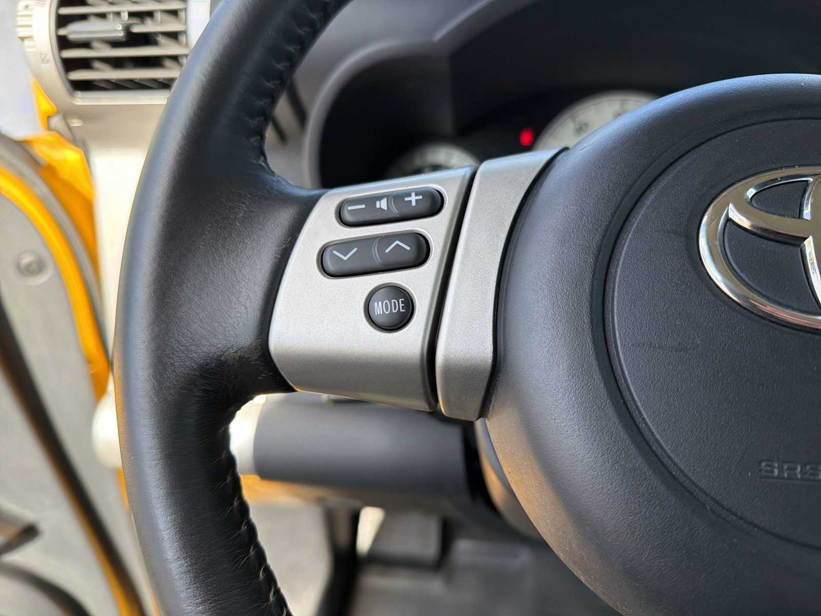 Thumbnail: 2010 Toyota FJ Cruiser - 22