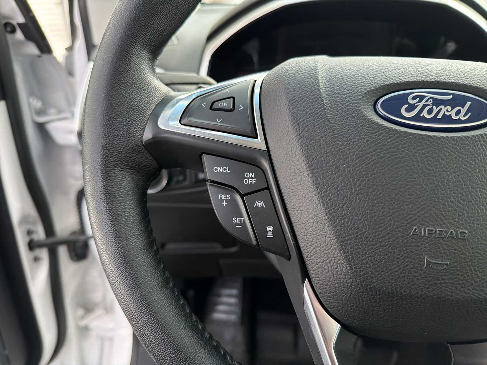 Thumbnail: 2019 Ford Edge - 25