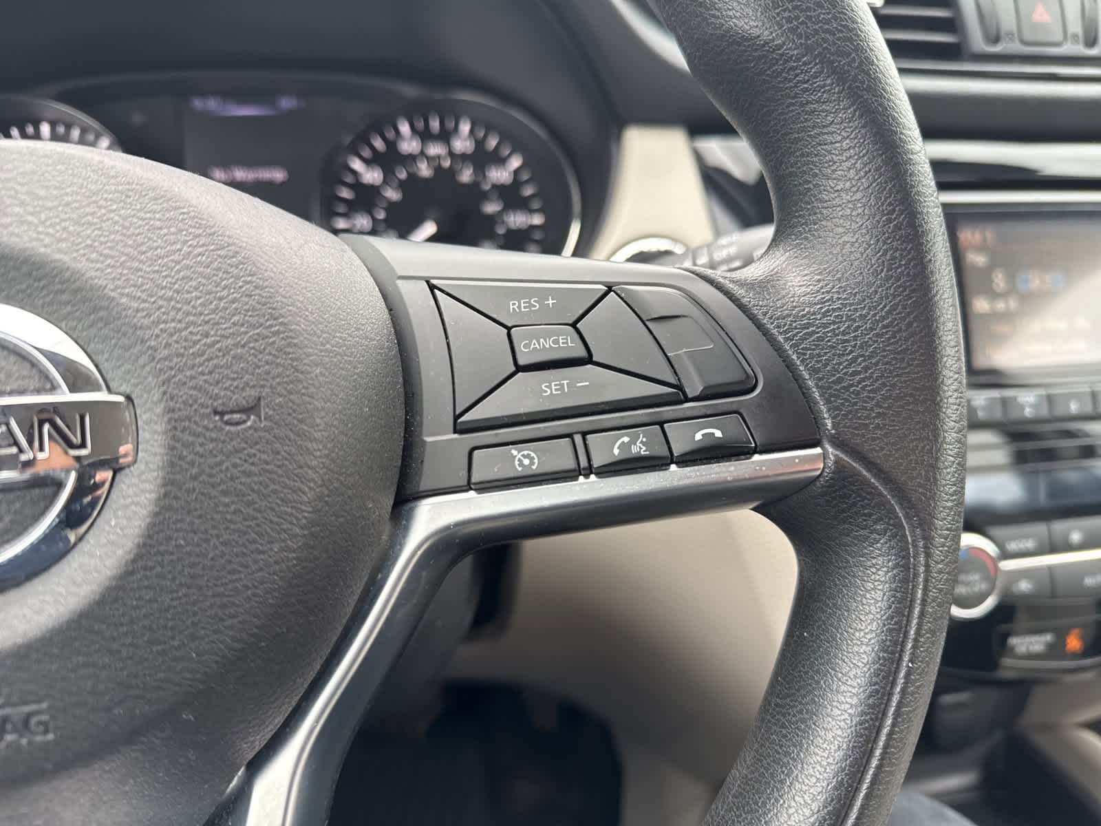 Thumbnail: 2018 Nissan Rogue Sport - 17