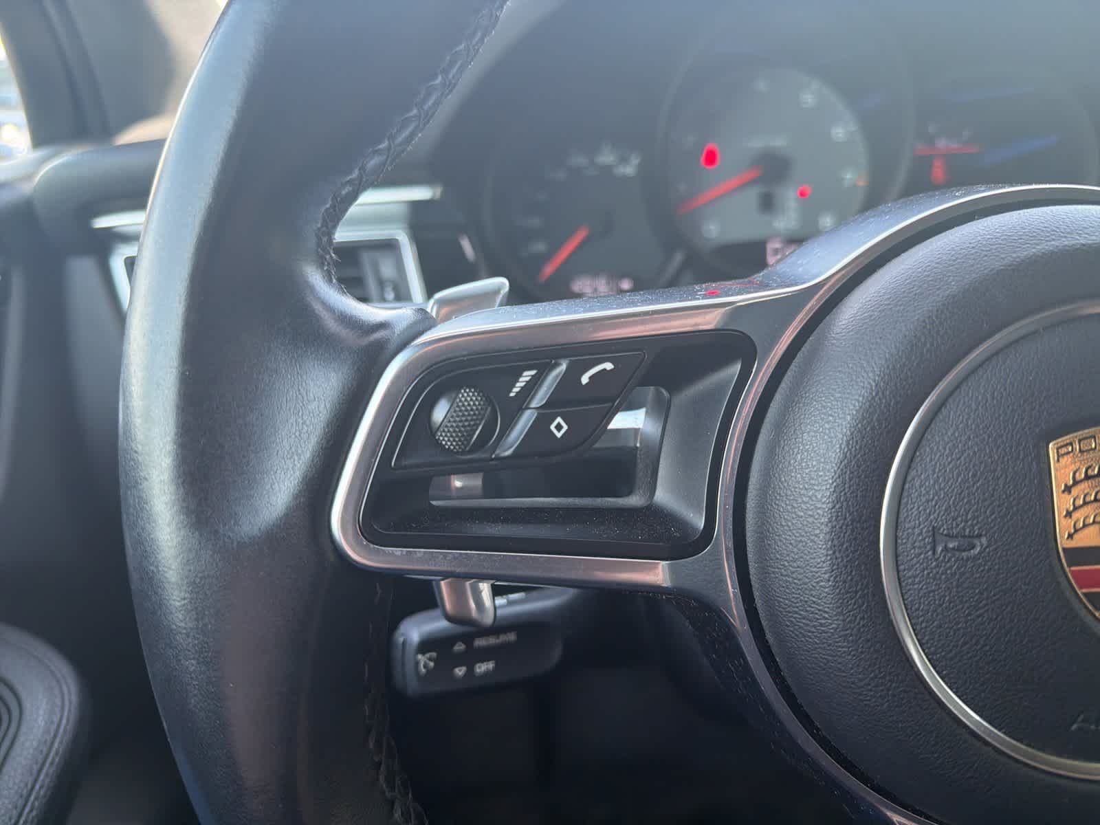 Thumbnail: 2016 Porsche Macan - 16