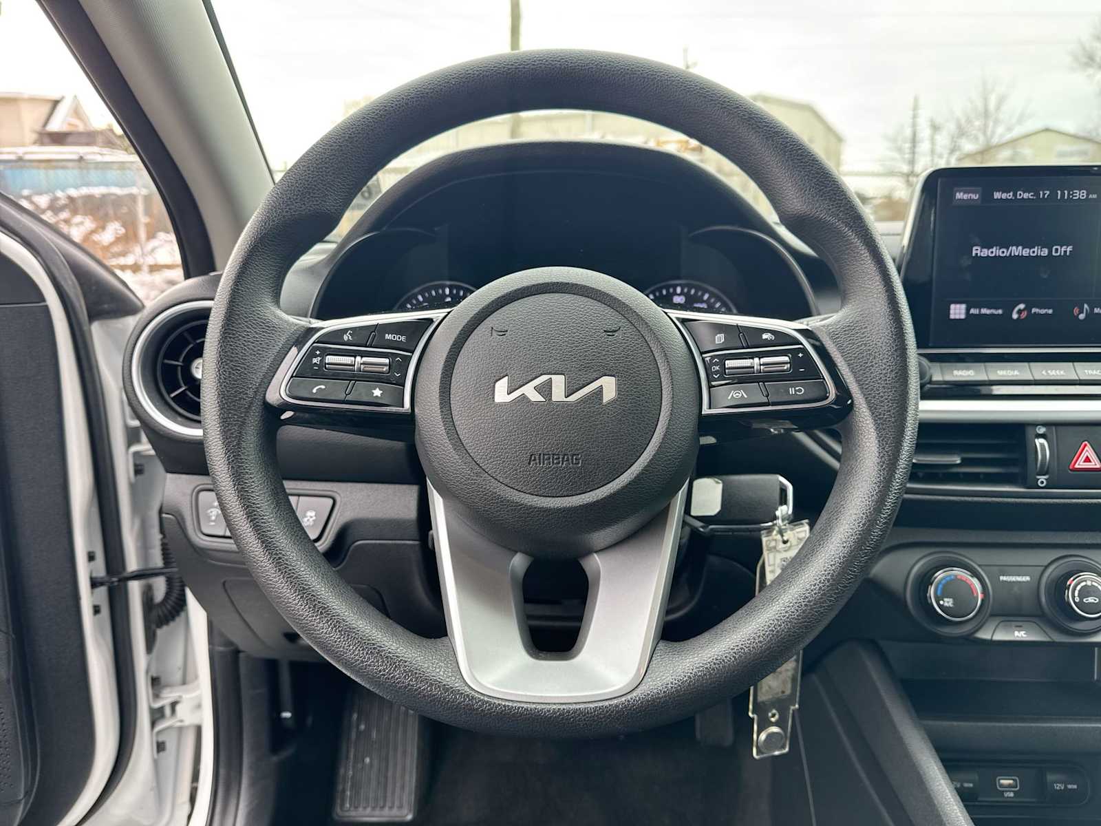 Thumbnail: 2022 Kia Forte - 23