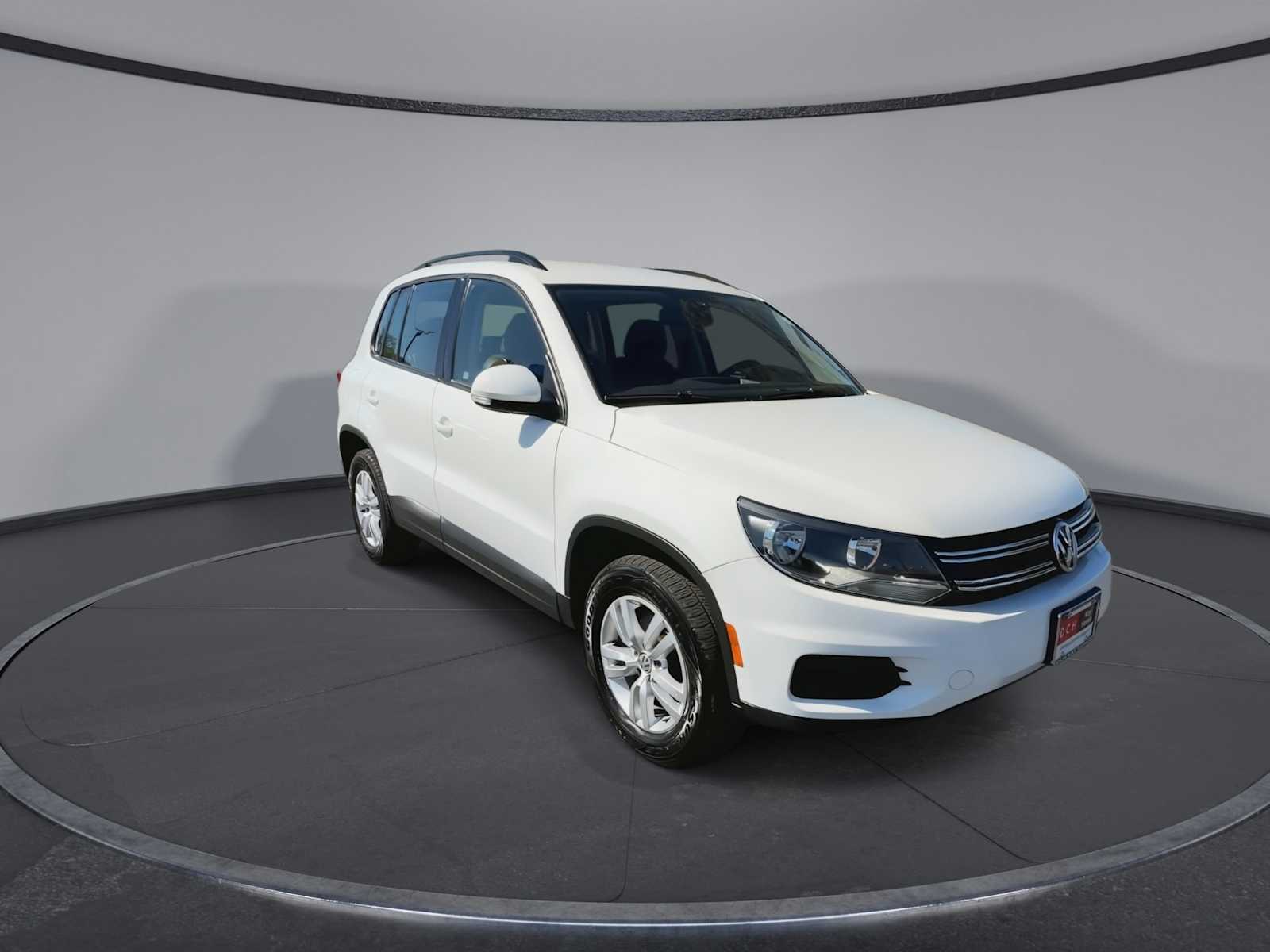 Thumbnail: 2016 Volkswagen Tiguan - 2