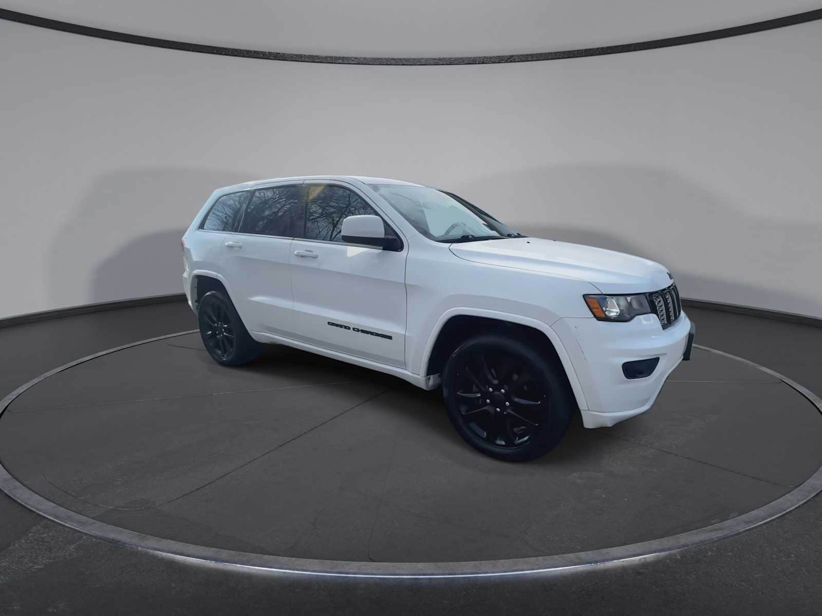 Thumbnail: 2017 Jeep Grand Cherokee - 2