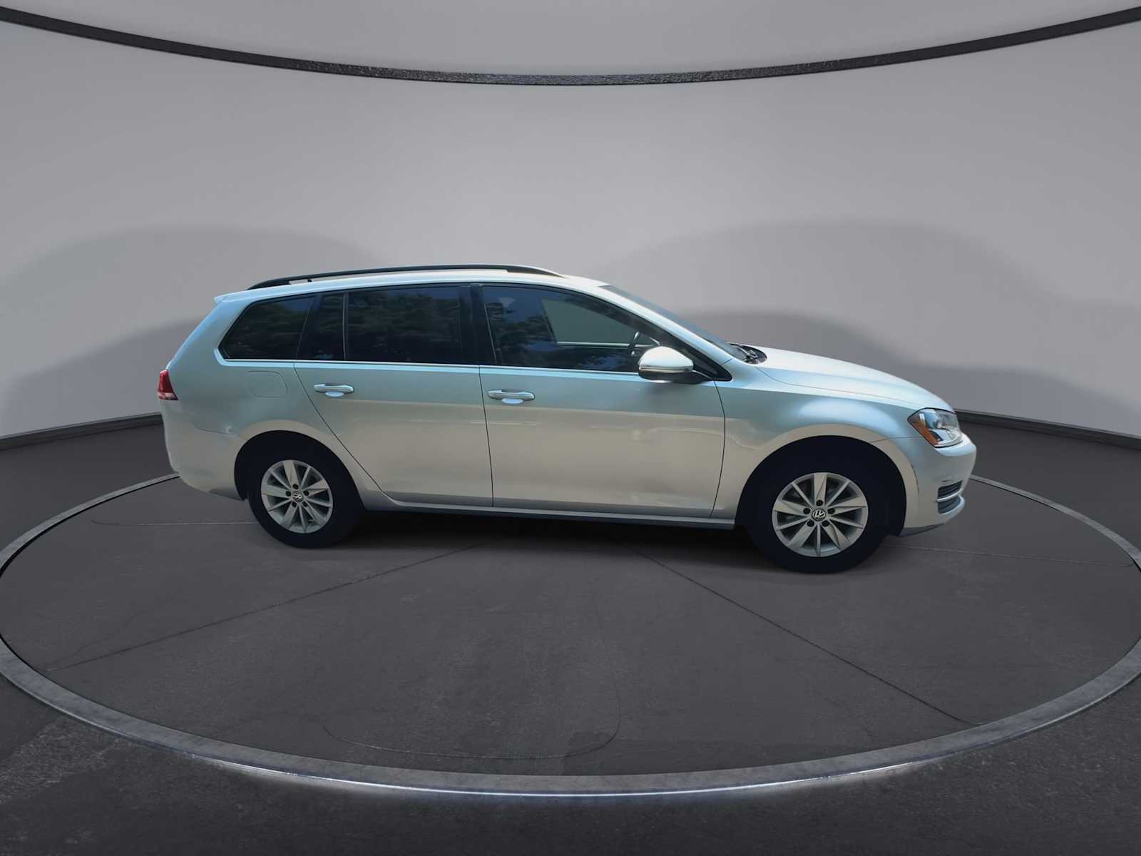 Thumbnail: 2015 Volkswagen e-Golf - 9