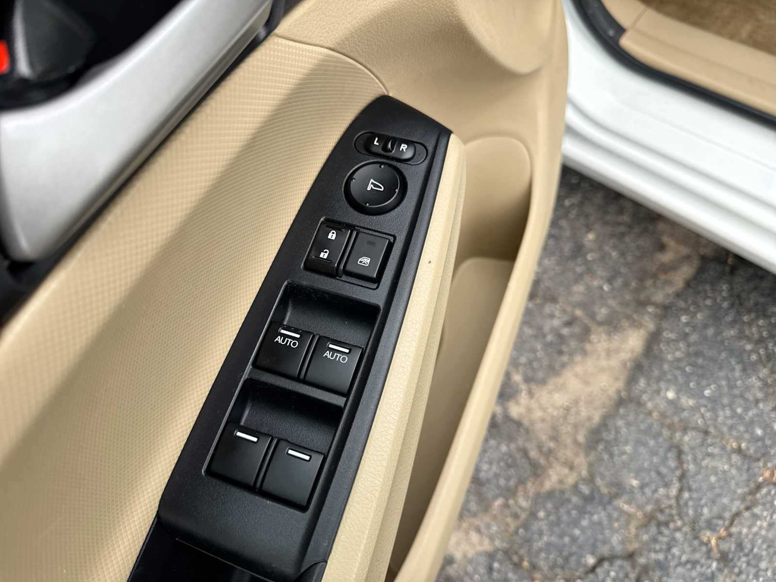 Thumbnail: 2011 Honda Accord - 22