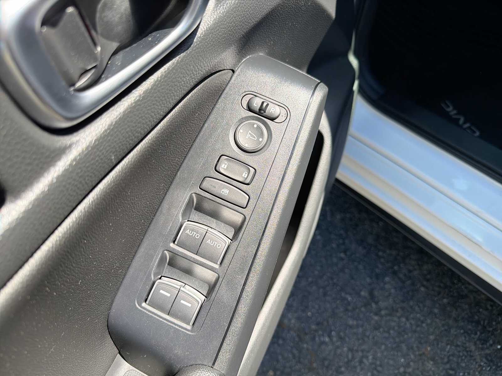 Thumbnail: 2023 Honda Civic - 22